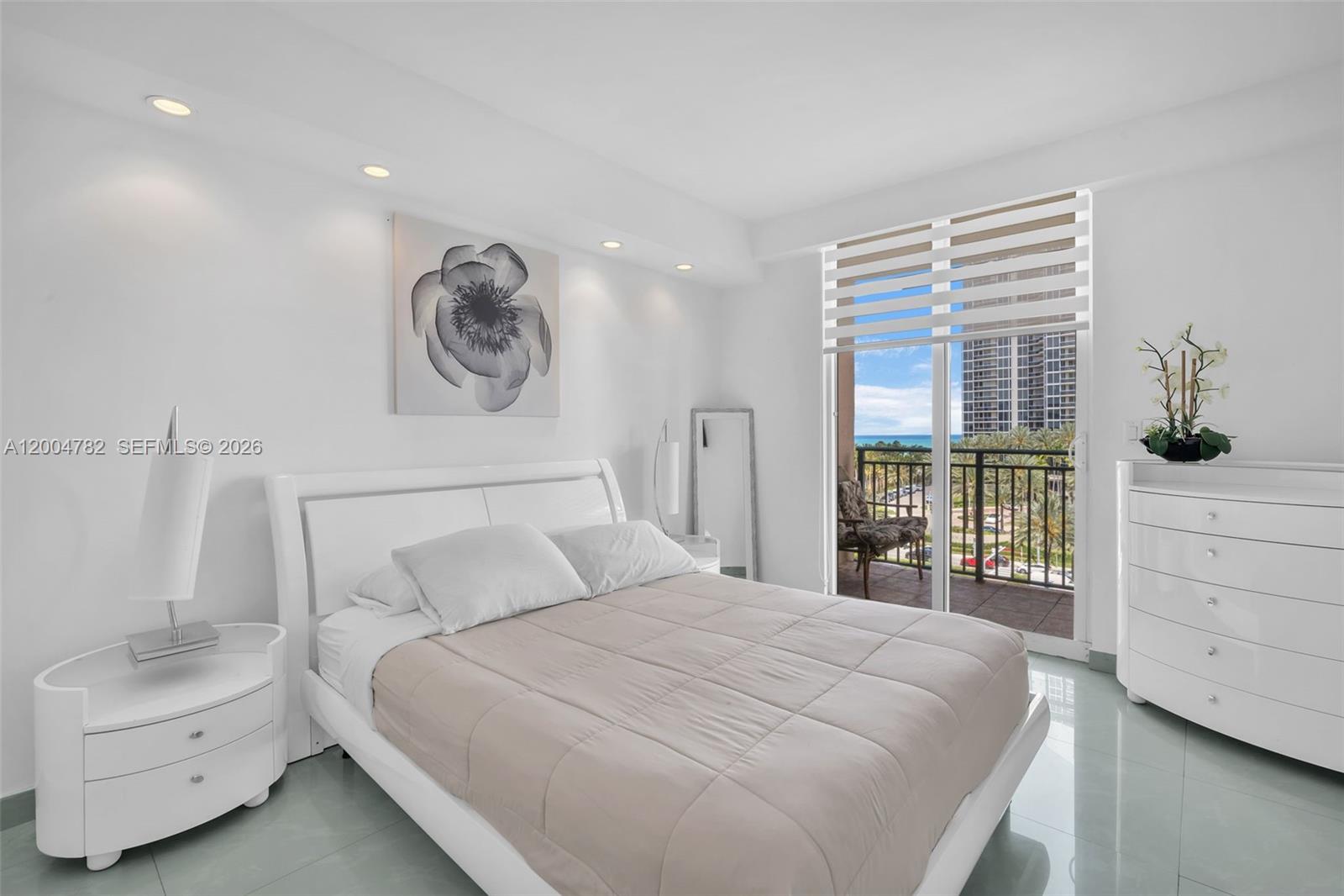 KING DAVID OF SUNNY ISLES - Residential