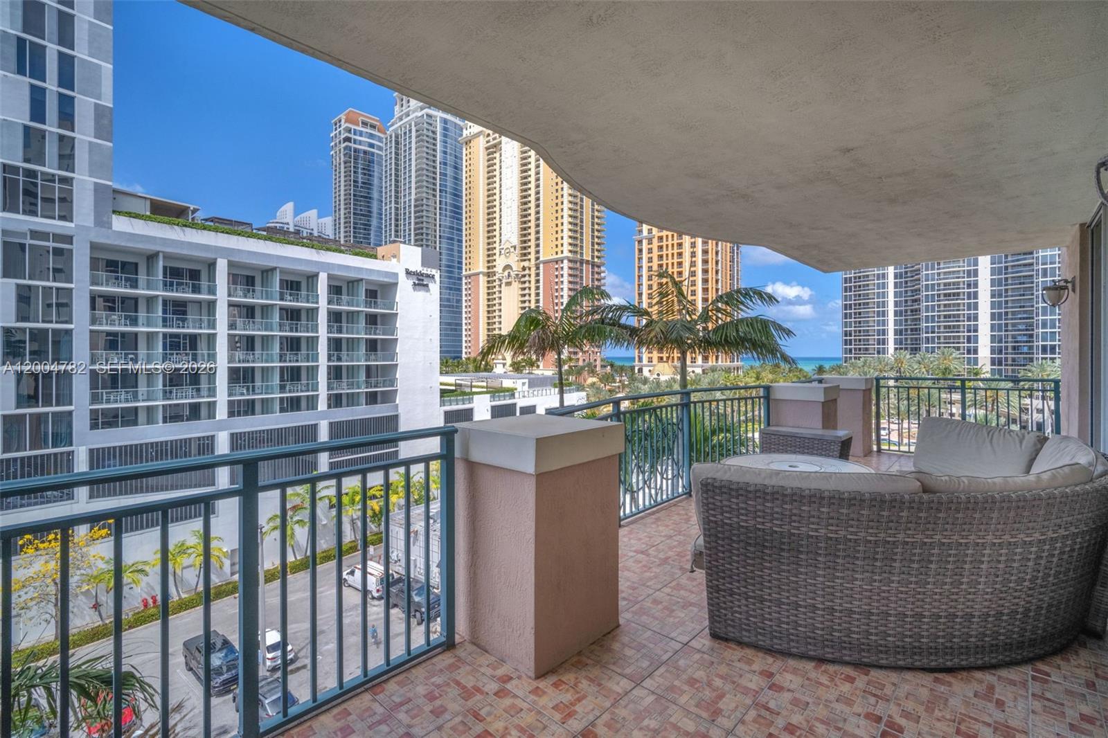 KING DAVID OF SUNNY ISLES - Residential