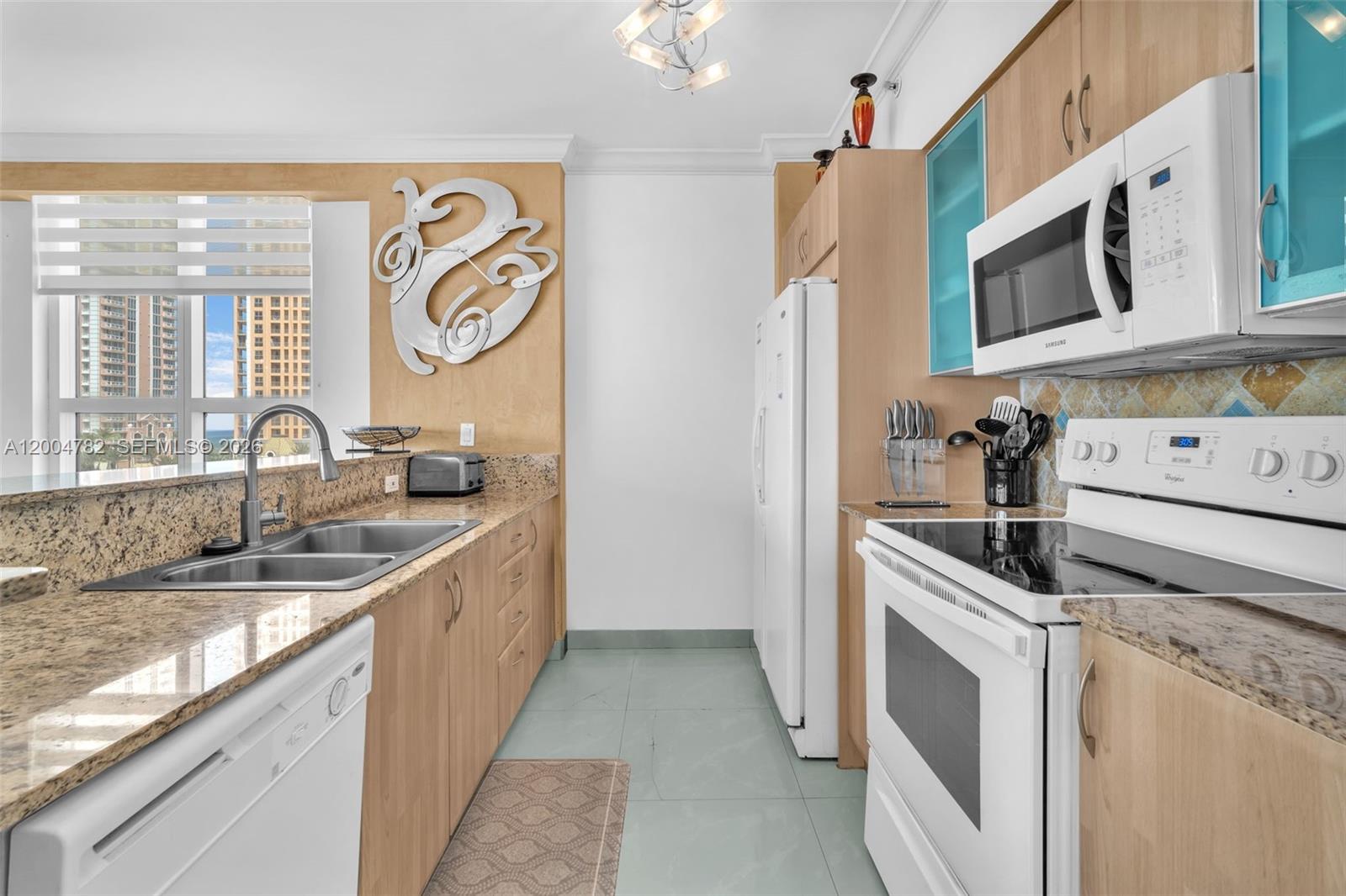 KING DAVID OF SUNNY ISLES - Residential