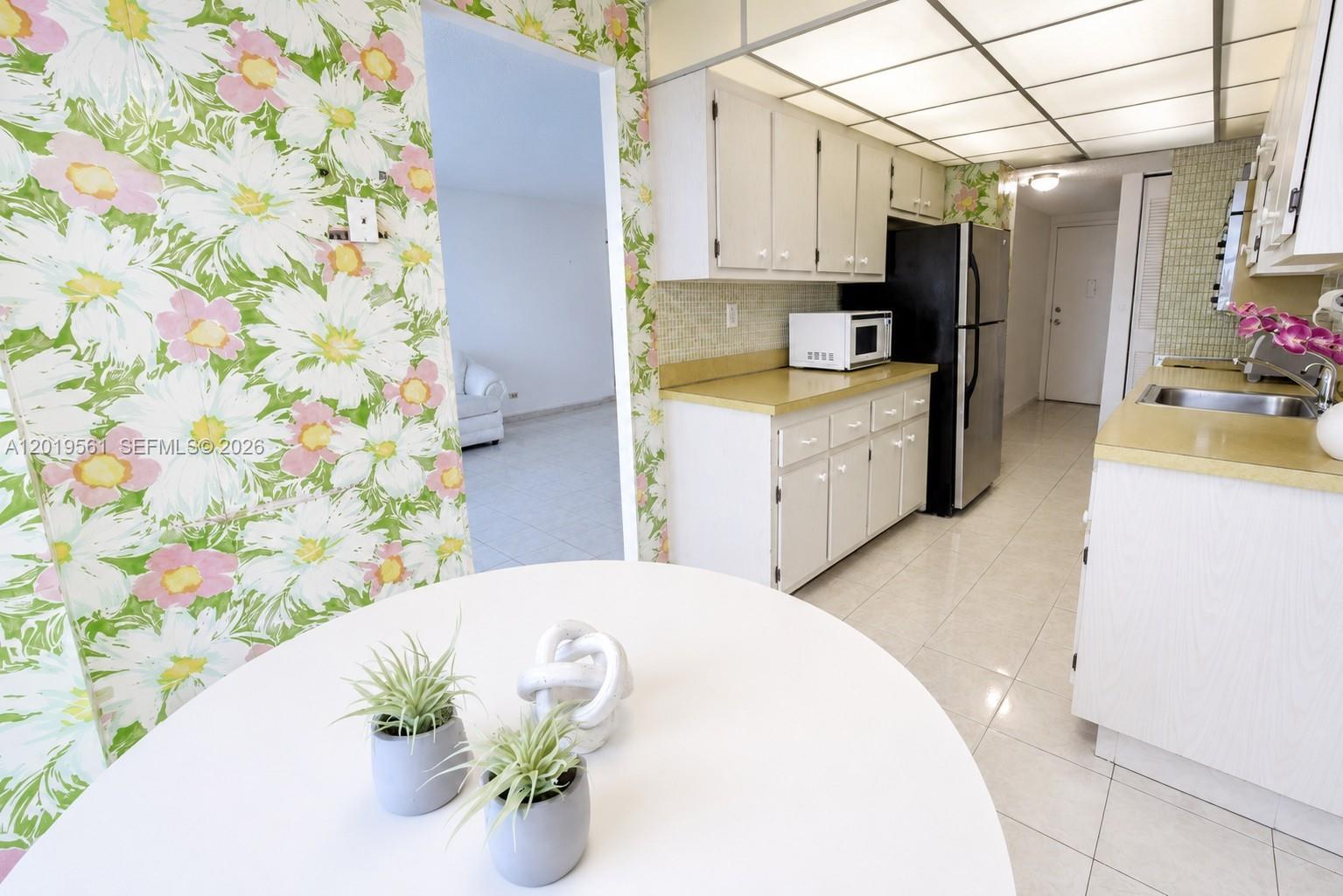 WINSTON TOWERS 300 CONDO - Residential