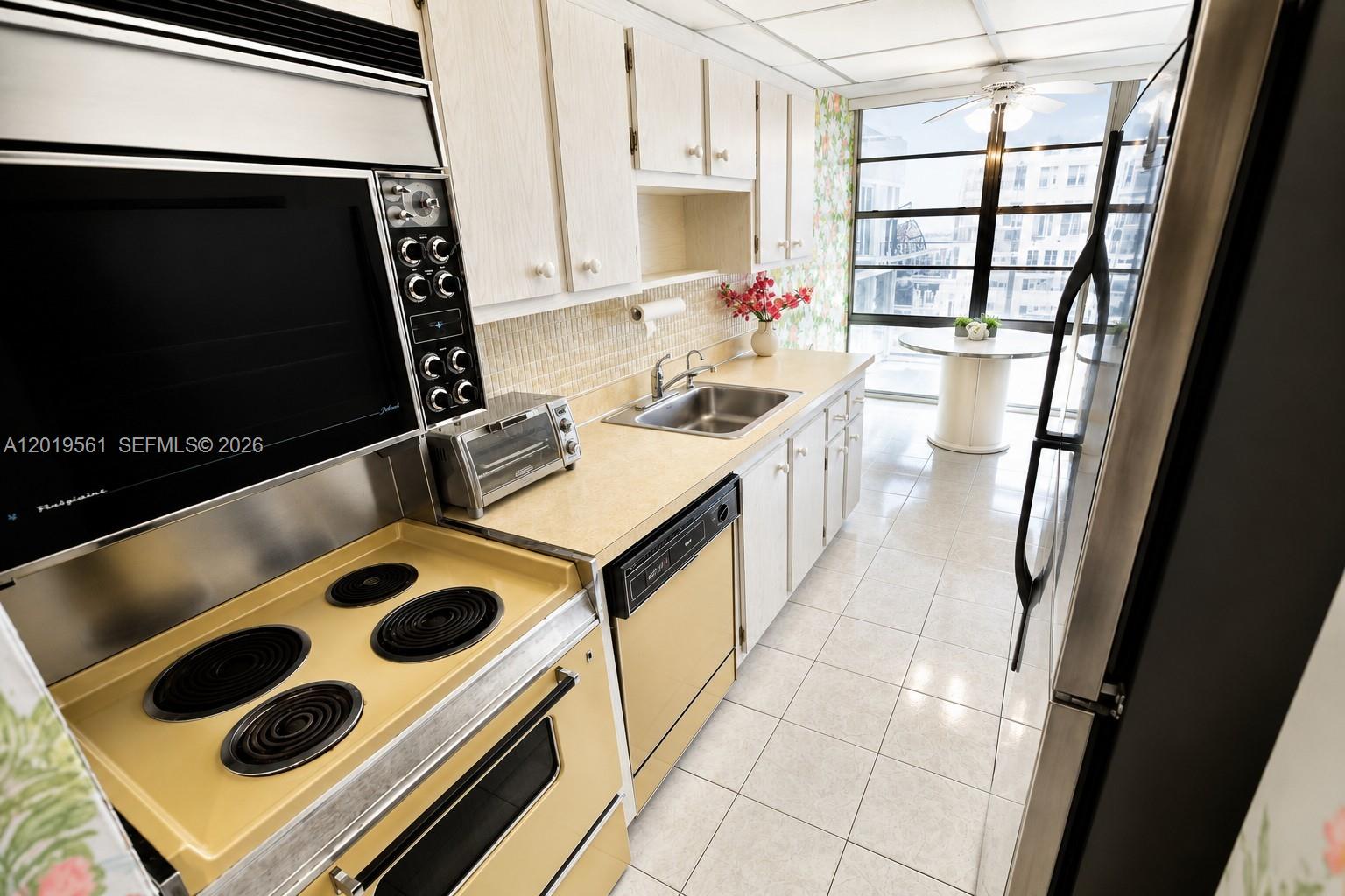 WINSTON TOWERS 300 CONDO - Residential