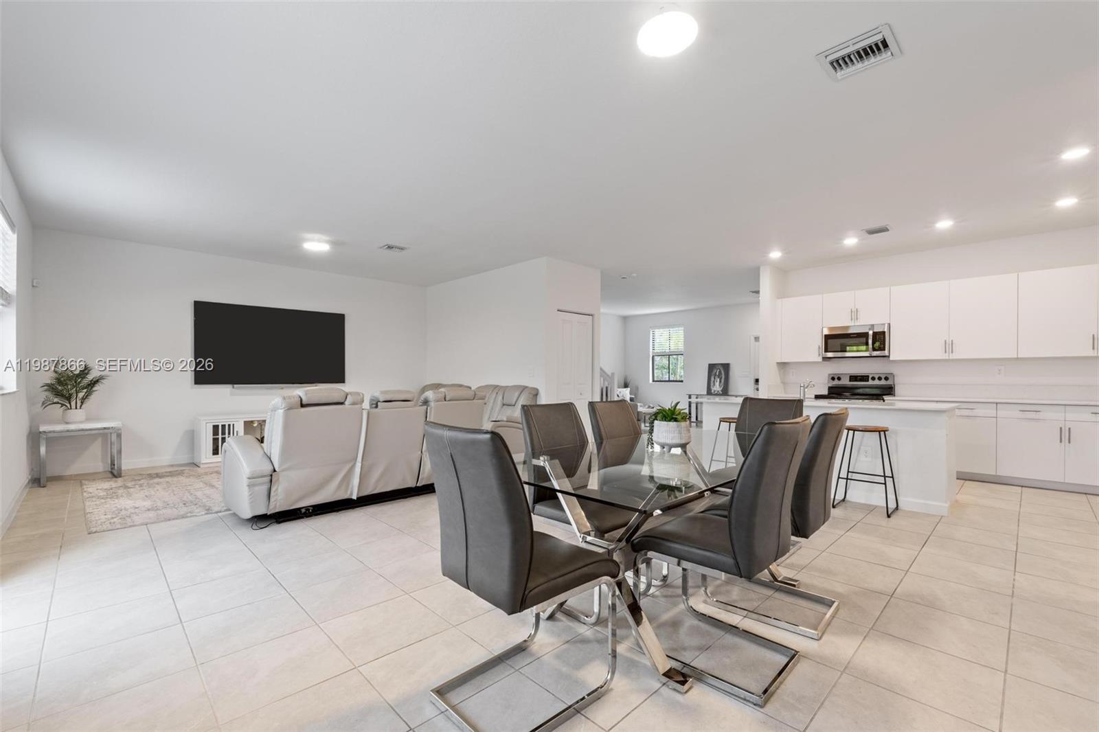 ESTATES AT SILVER PALM - Residential Lease