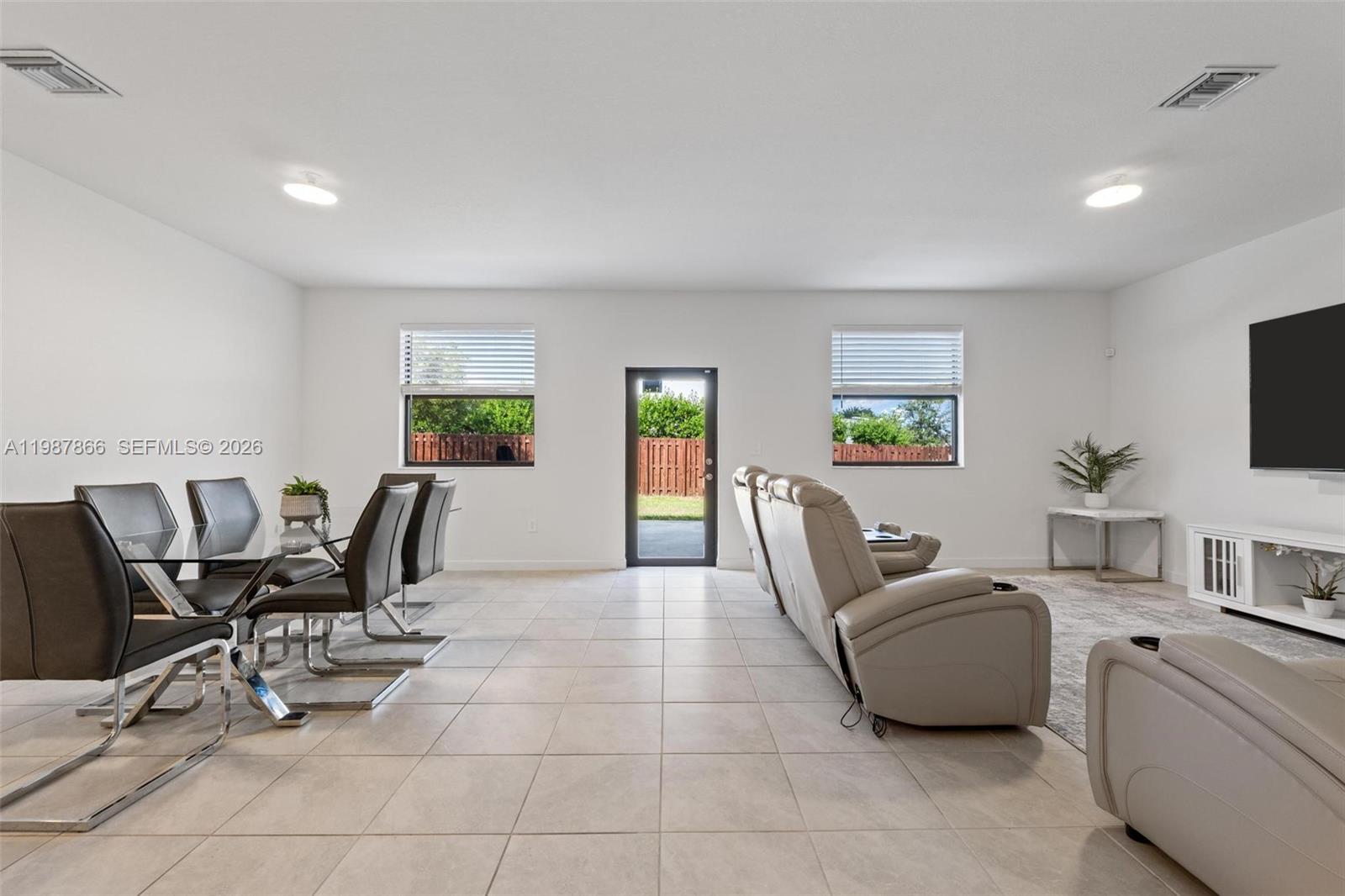 ESTATES AT SILVER PALM - Residential Lease