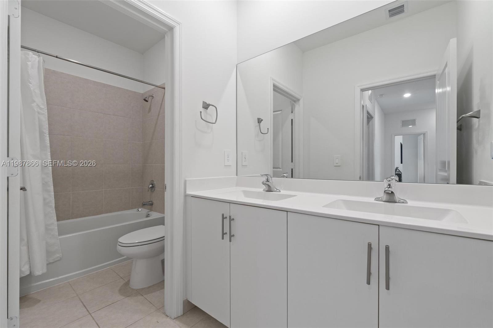 ESTATES AT SILVER PALM - Residential Lease