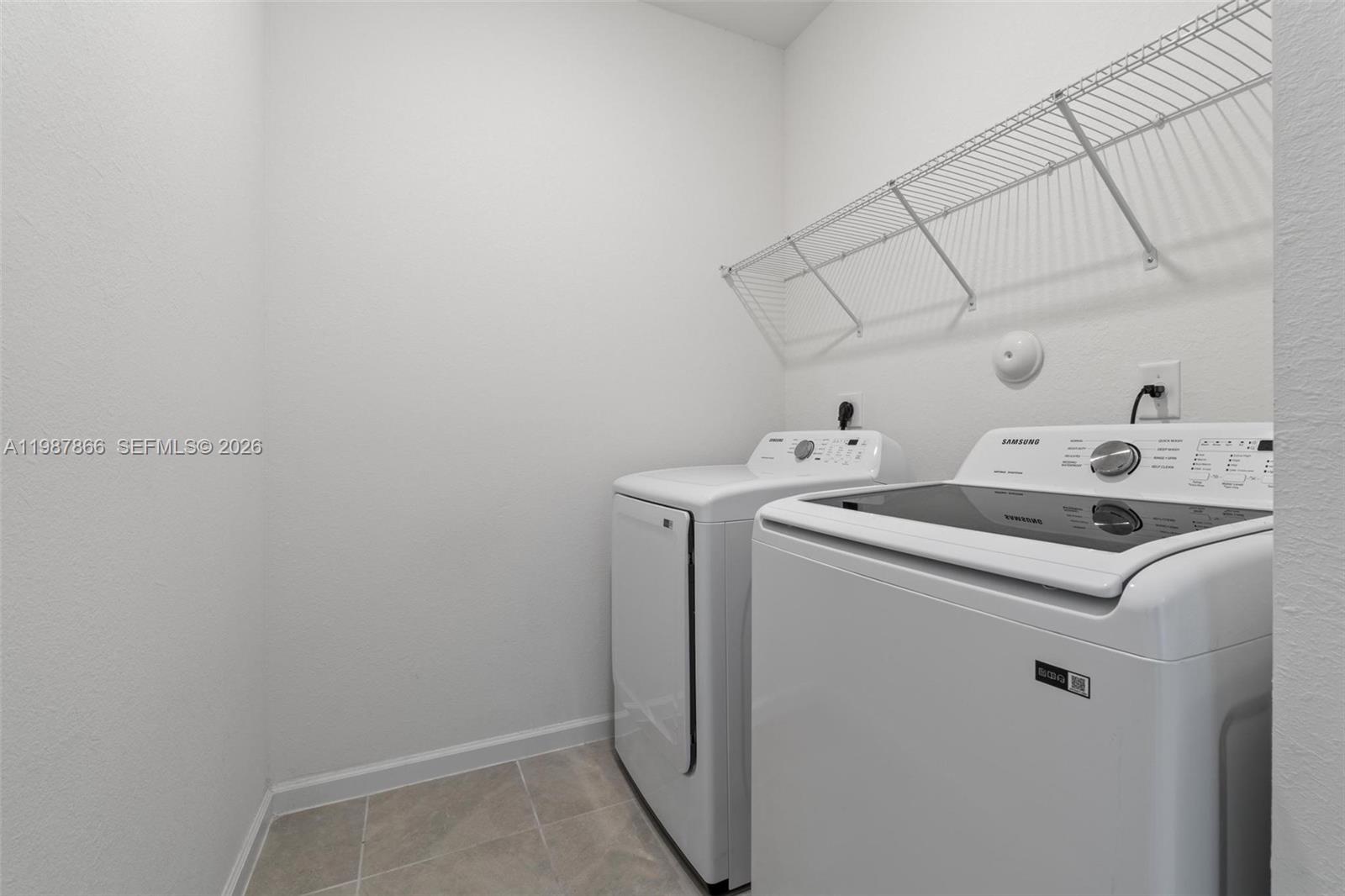 ESTATES AT SILVER PALM - Residential Lease