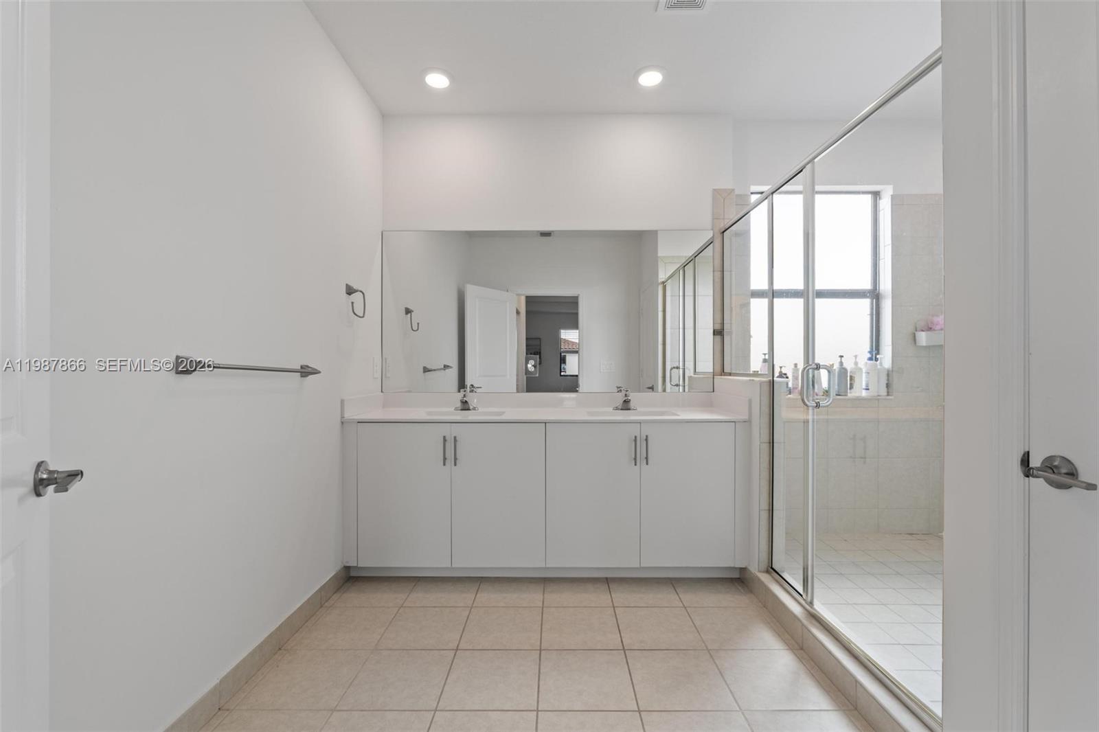 ESTATES AT SILVER PALM - Residential Lease