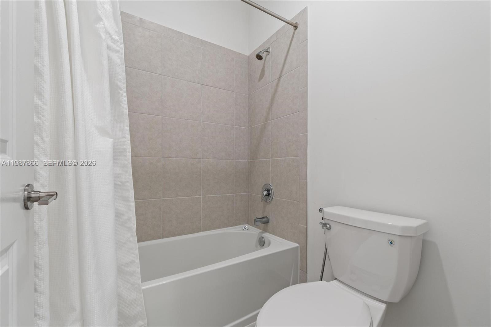 ESTATES AT SILVER PALM - Residential Lease