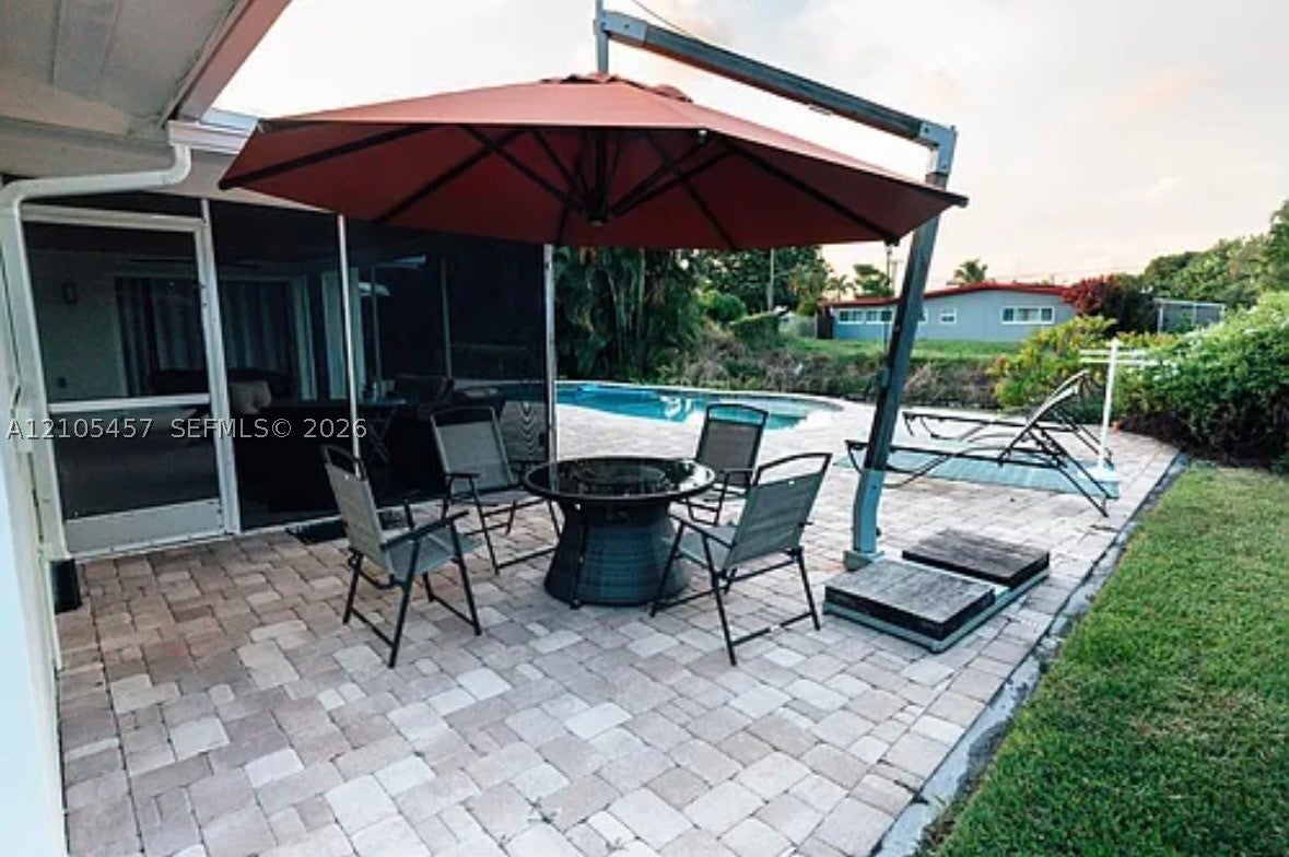1083 SW 25th Ave