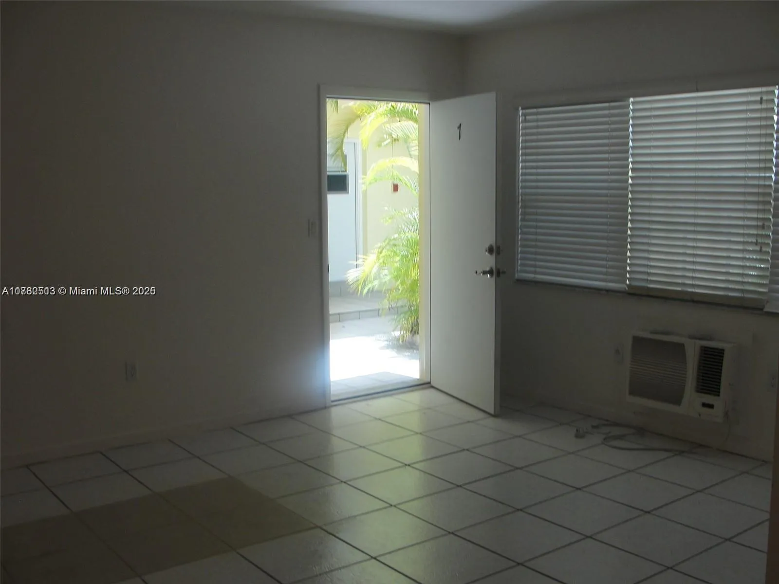 Coral Gables, Florida 33146, United States, 1 Bedroom Bedrooms, ,1 BathroomBathrooms,Residential,Pending,107359
