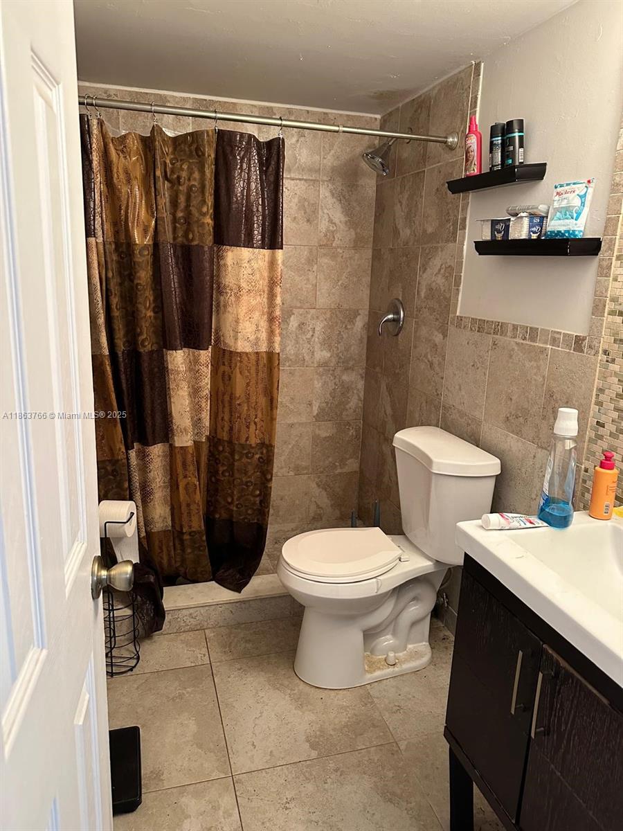 SNAPPER CREEK TOWNHOUSES - Residential