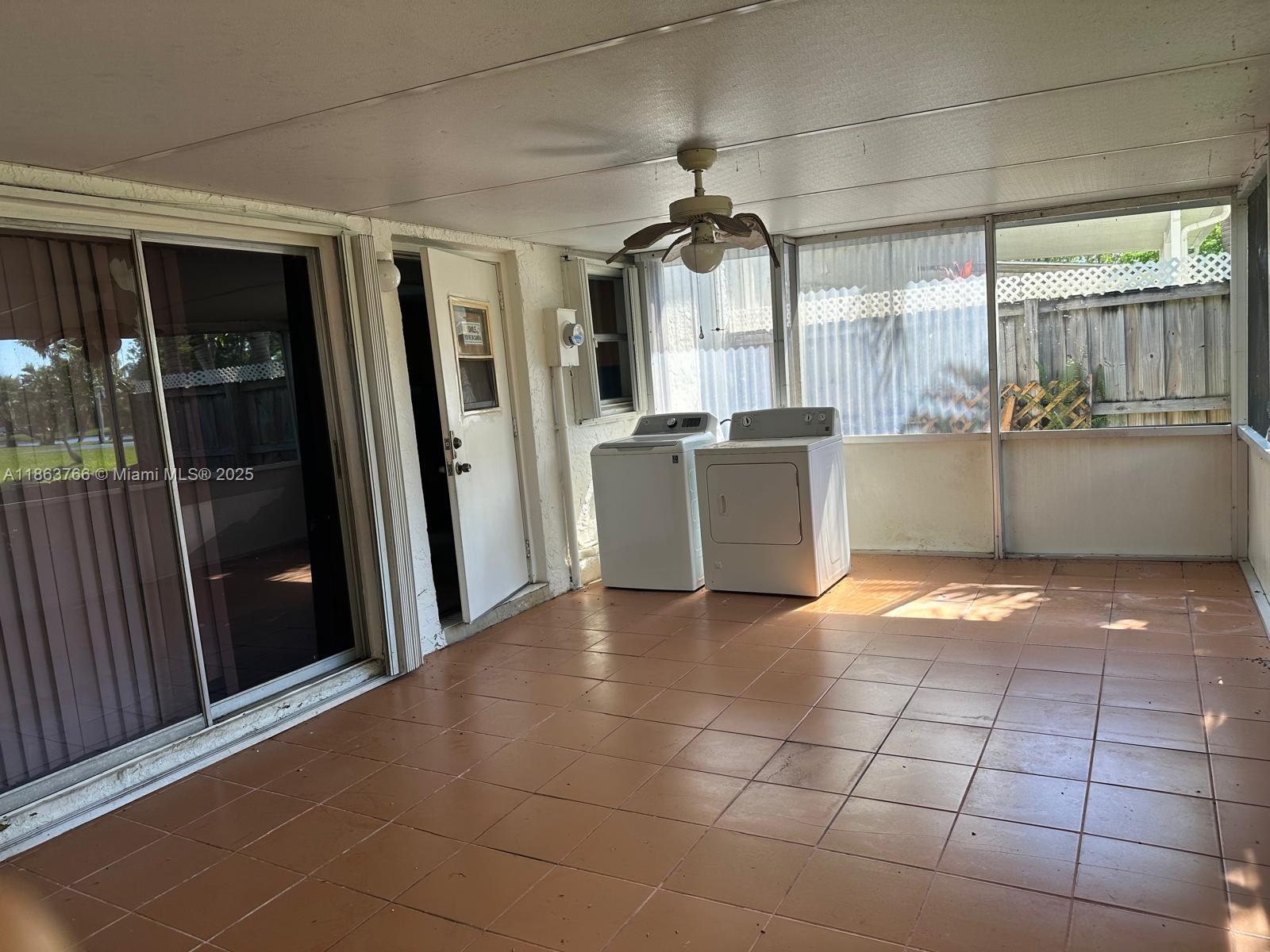 SNAPPER CREEK TOWNHOUSES - Residential