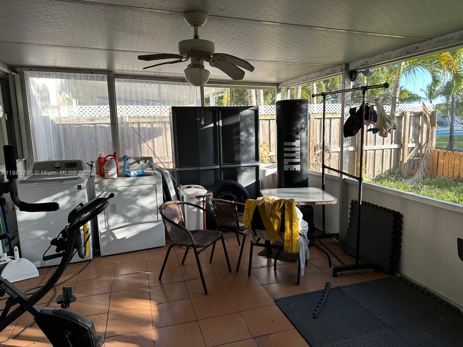 SNAPPER CREEK TOWNHOUSES - Residential