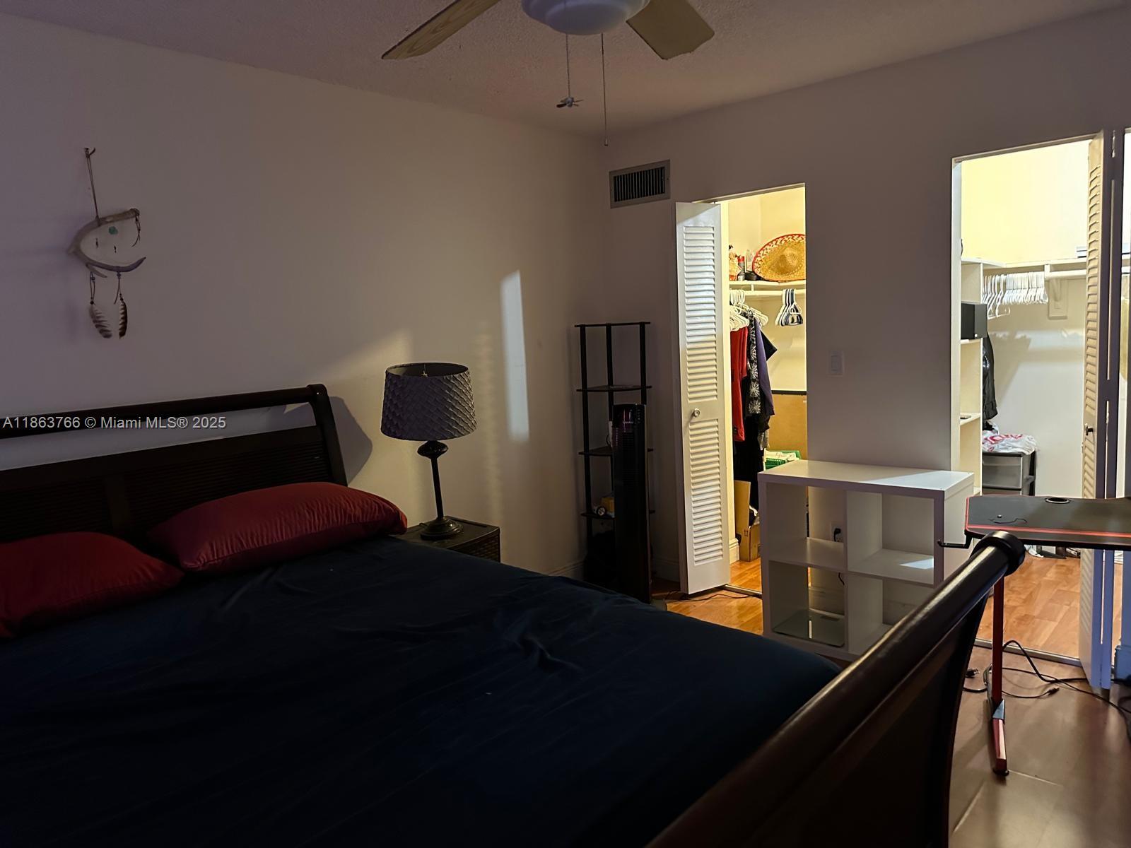 SNAPPER CREEK TOWNHOUSES - Residential