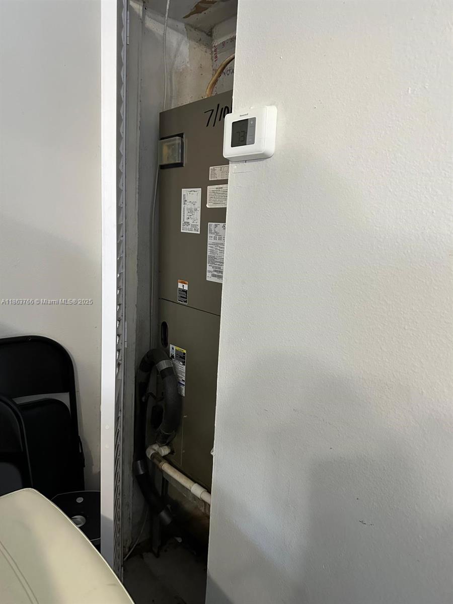 SNAPPER CREEK TOWNHOUSES - Residential