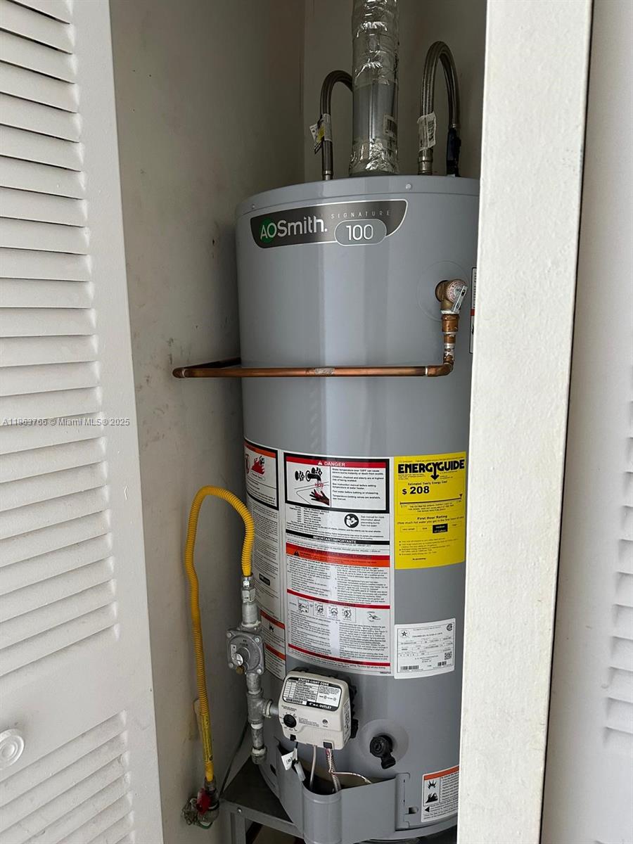 SNAPPER CREEK TOWNHOUSES - Residential