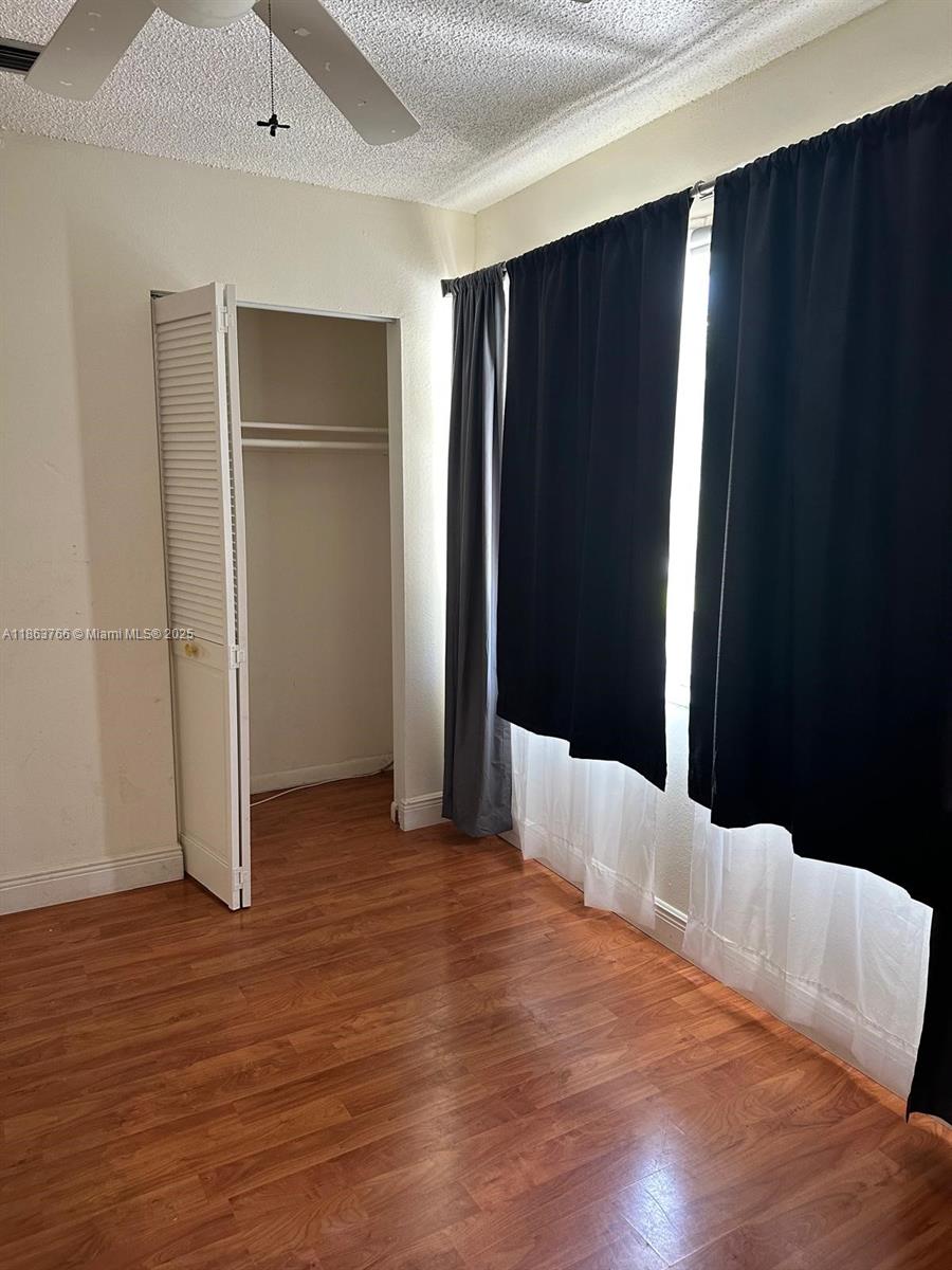 SNAPPER CREEK TOWNHOUSES - Residential