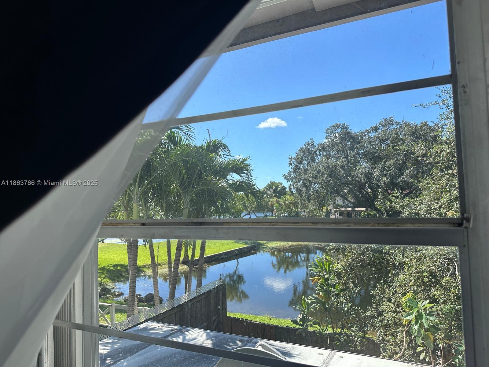 SNAPPER CREEK TOWNHOUSES - Residential