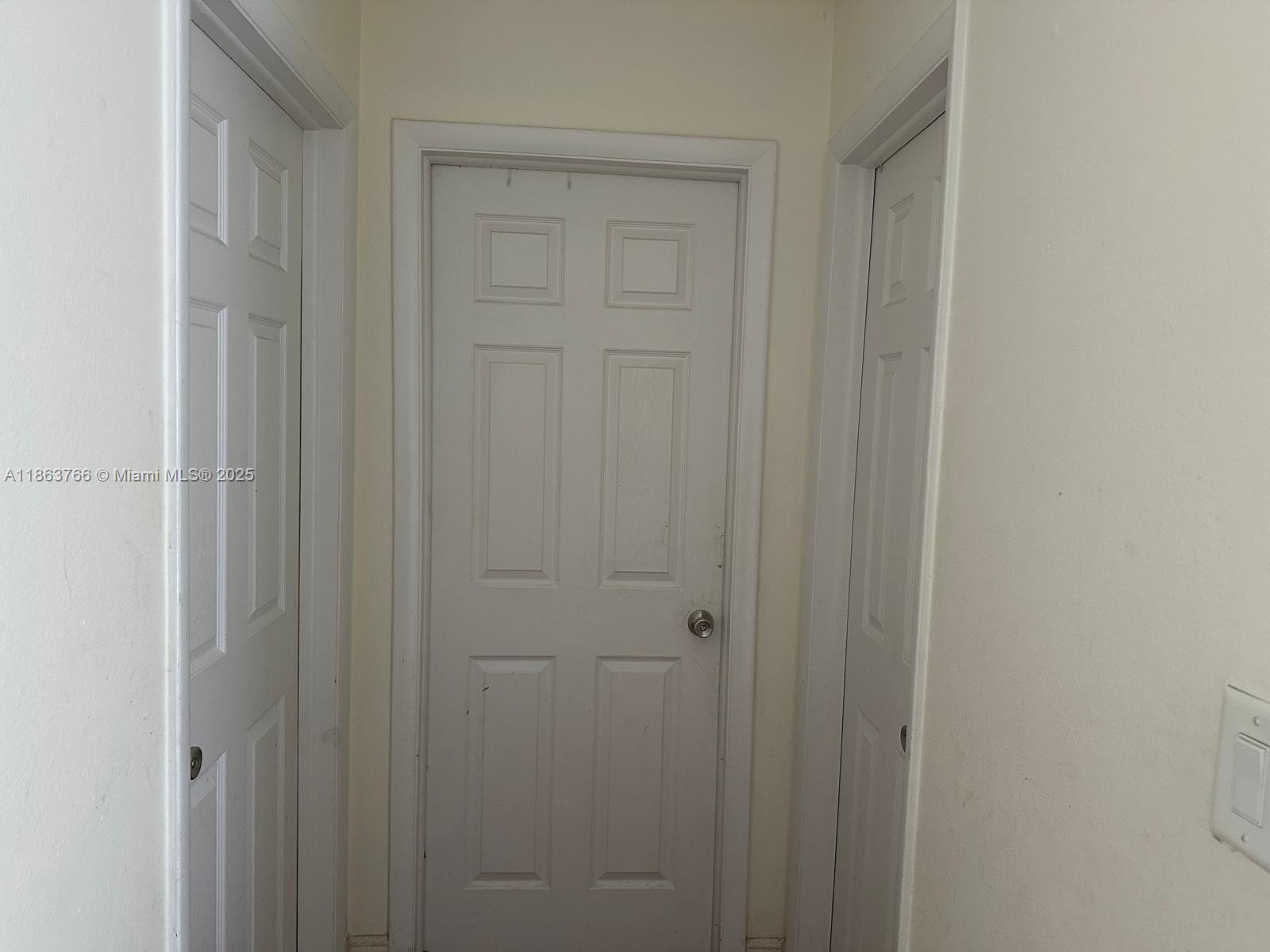 SNAPPER CREEK TOWNHOUSES - Residential