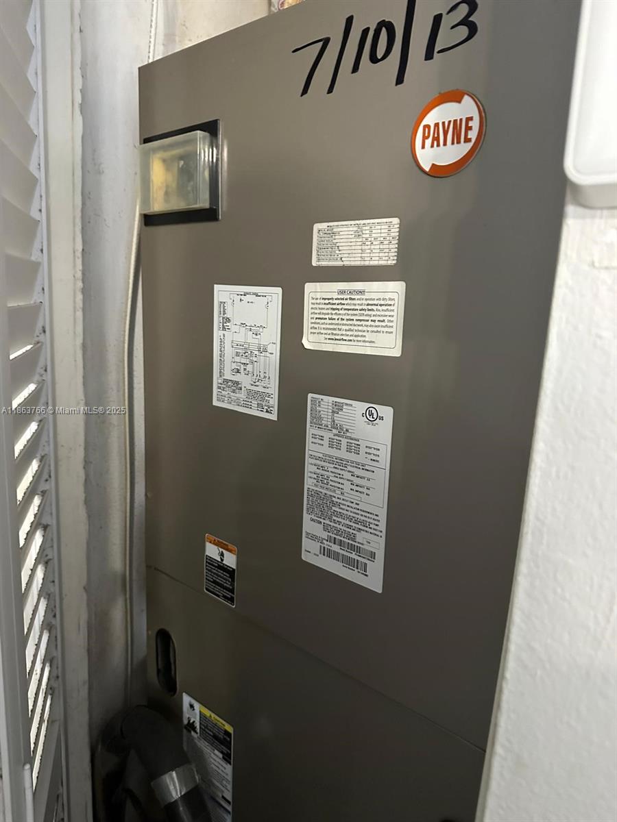 SNAPPER CREEK TOWNHOUSES - Residential