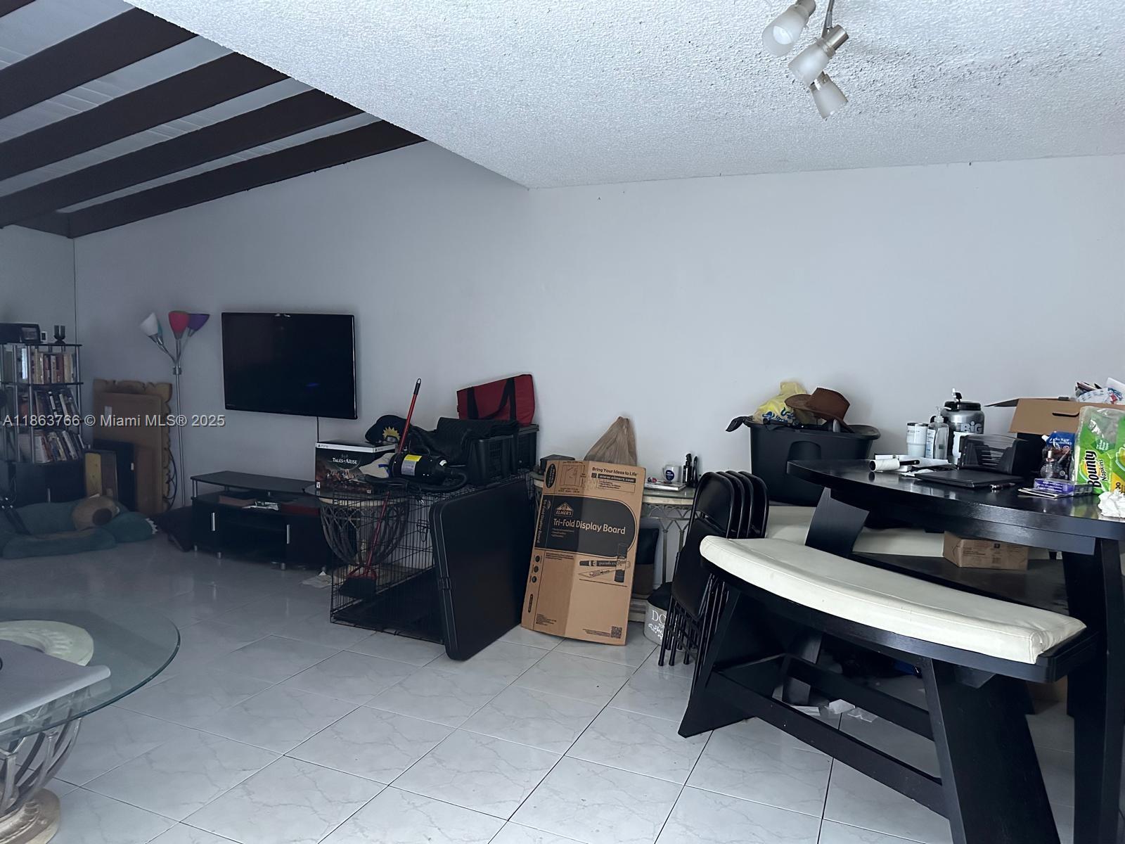 SNAPPER CREEK TOWNHOUSES - Residential