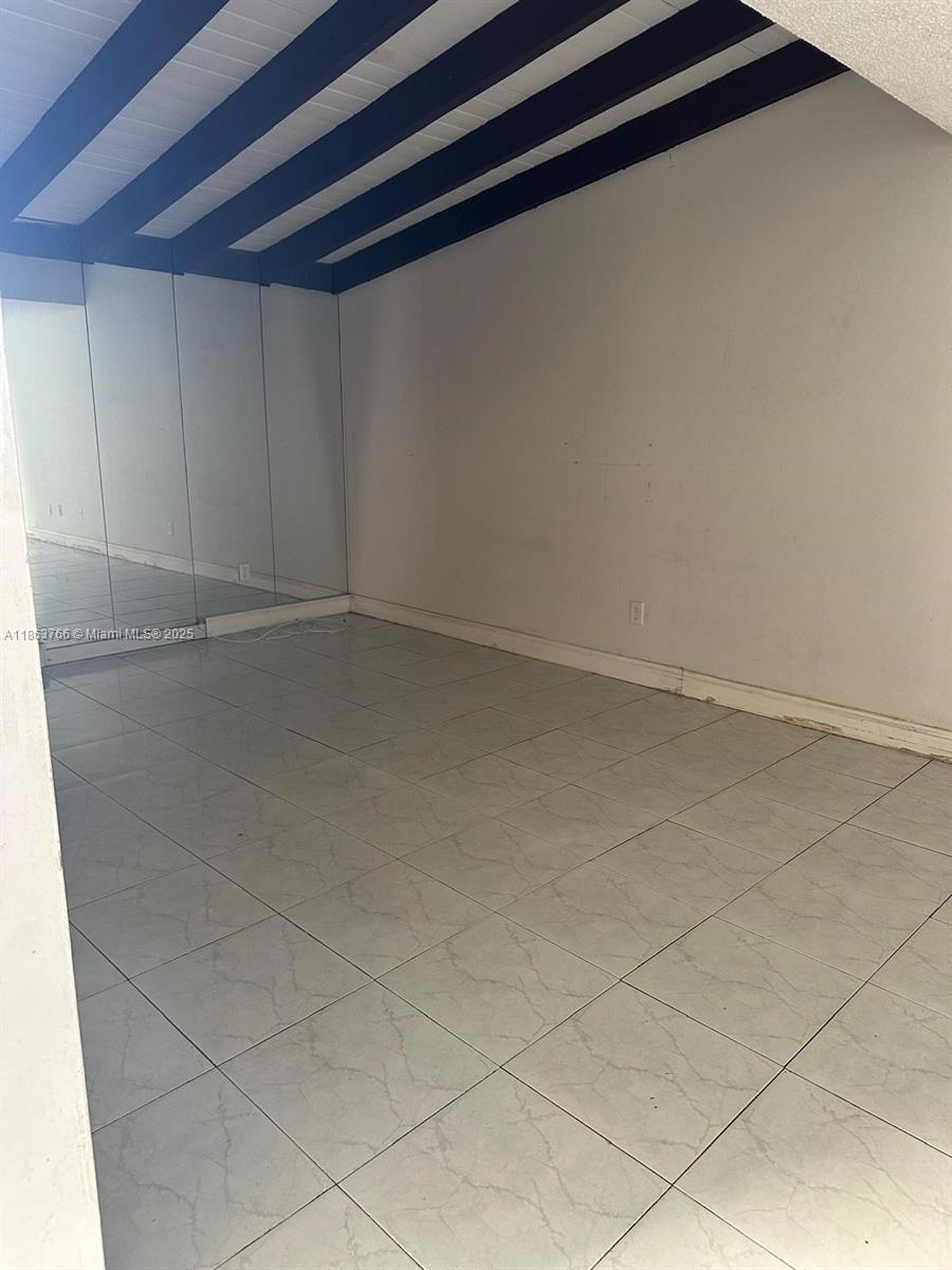 SNAPPER CREEK TOWNHOUSES - Residential