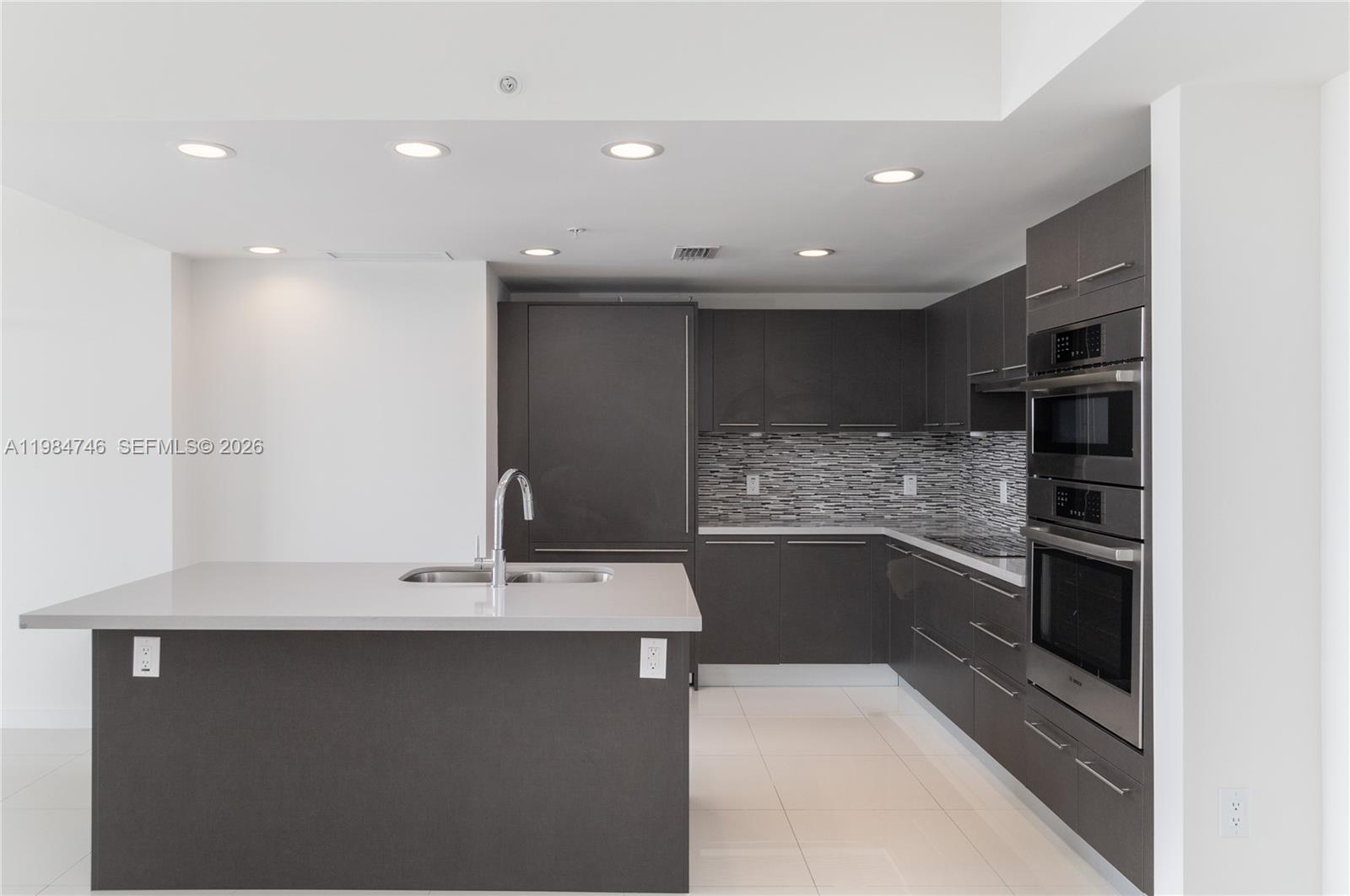 GRAND BAY COMMONS SOUTH - Residential Lease