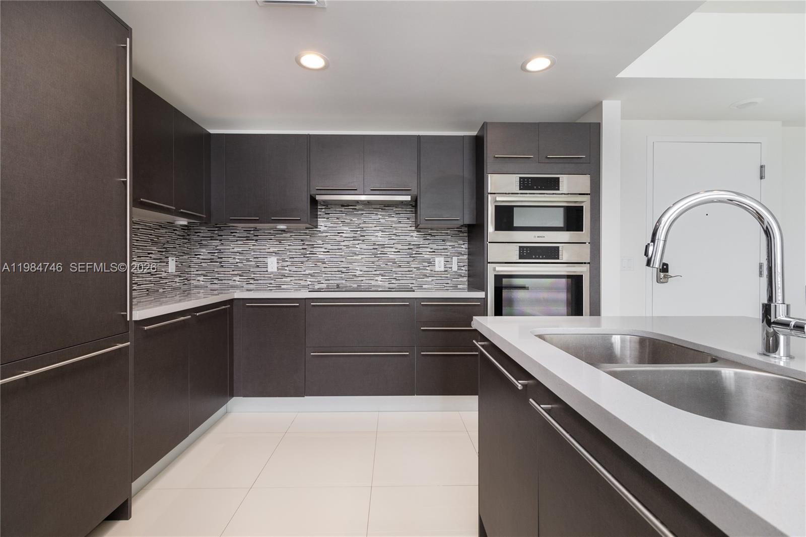 GRAND BAY COMMONS SOUTH - Residential Lease