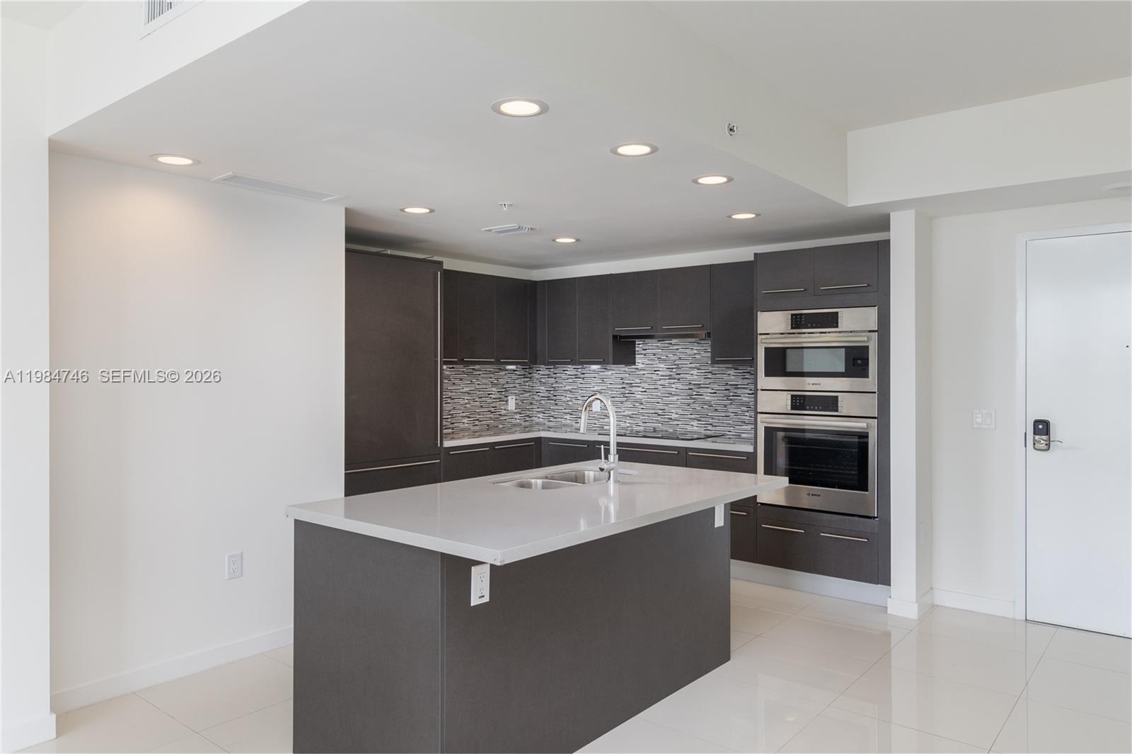 GRAND BAY COMMONS SOUTH - Residential Lease