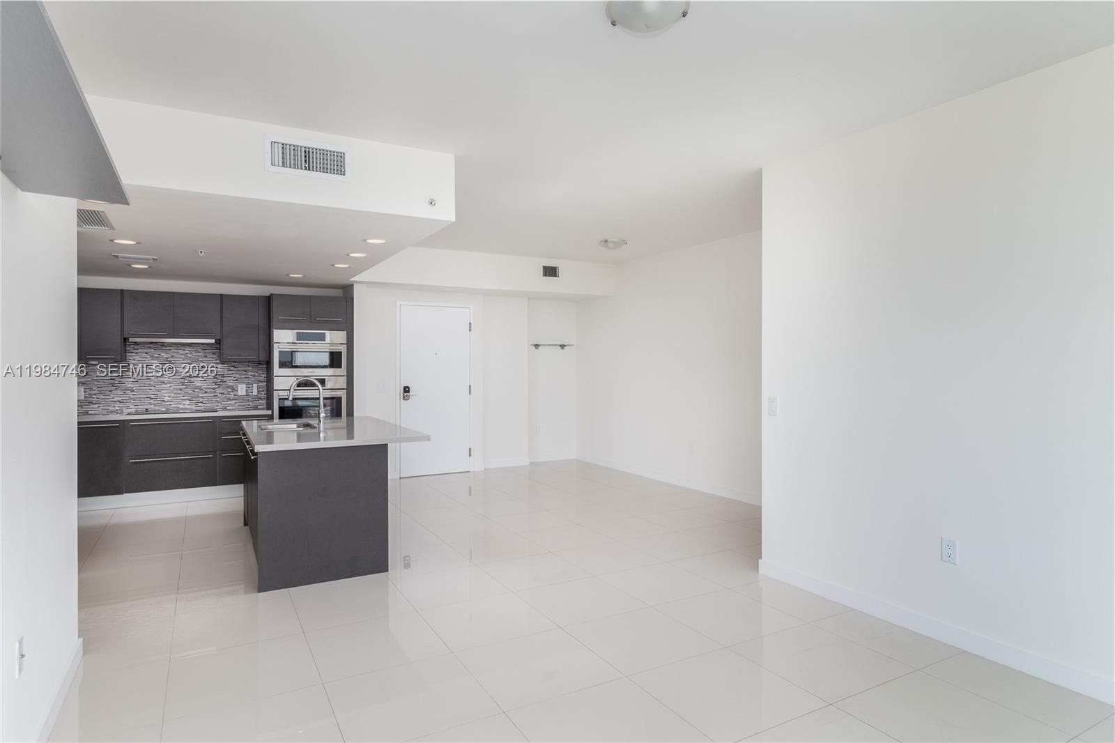 GRAND BAY COMMONS SOUTH - Residential Lease