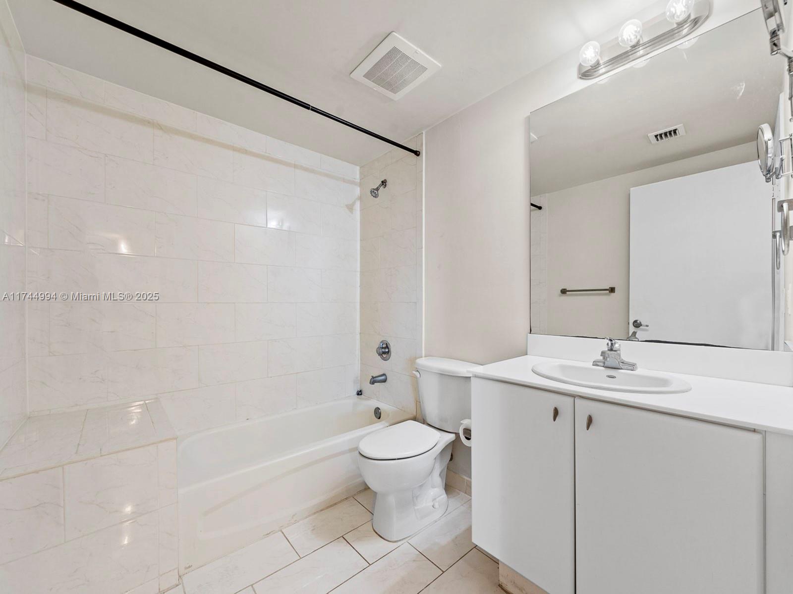 VILLAGGIO IN THE GROVE TO - Residential