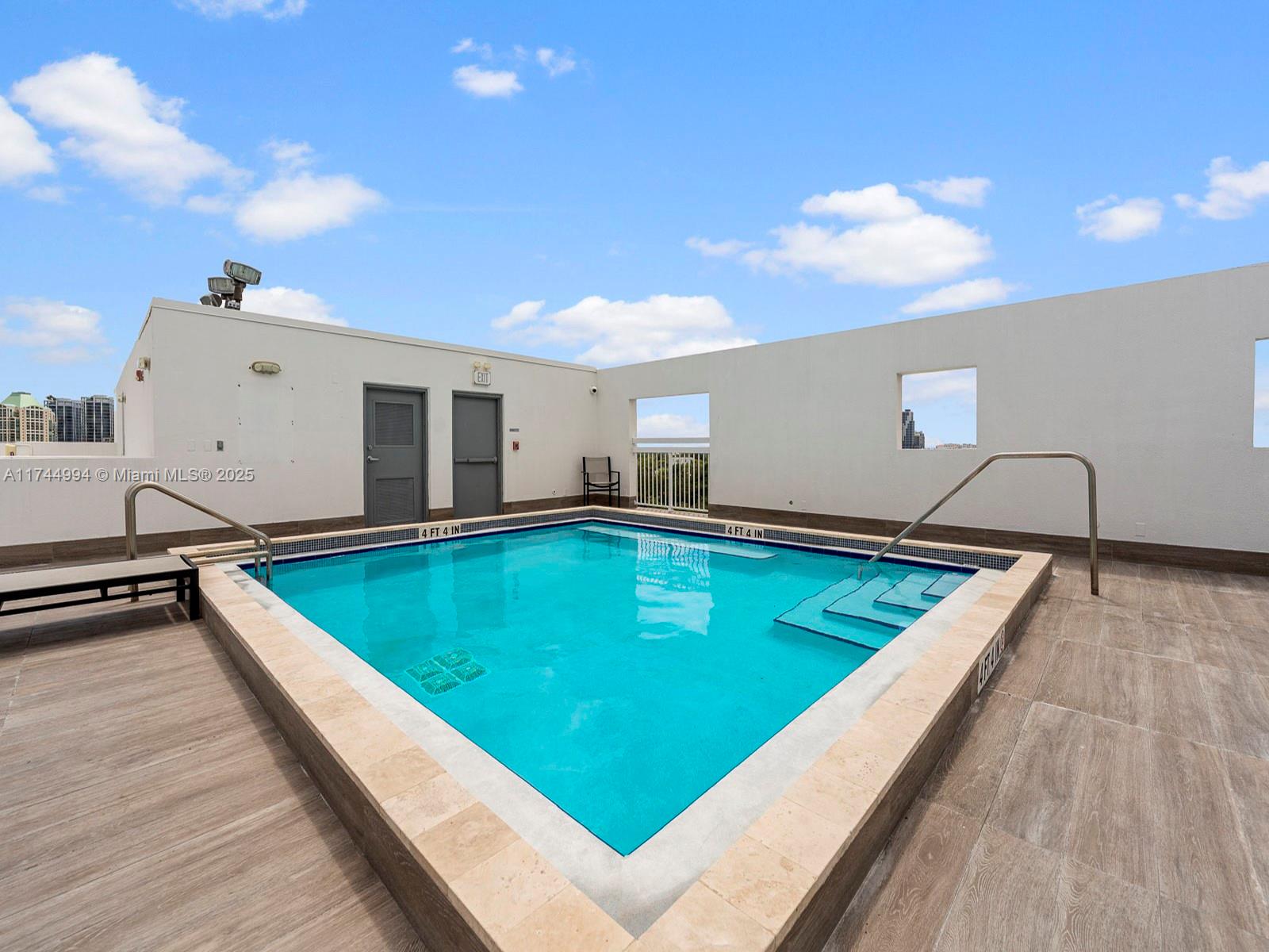 VILLAGGIO IN THE GROVE TO - Residential