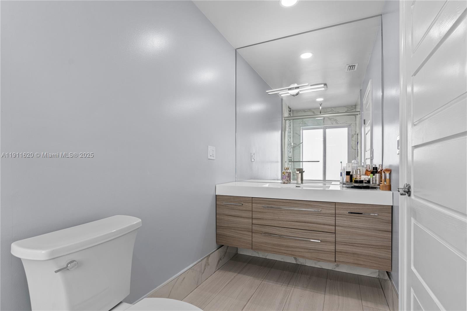 LAKES OF THE MEADOW-MEADO - Residential Lease