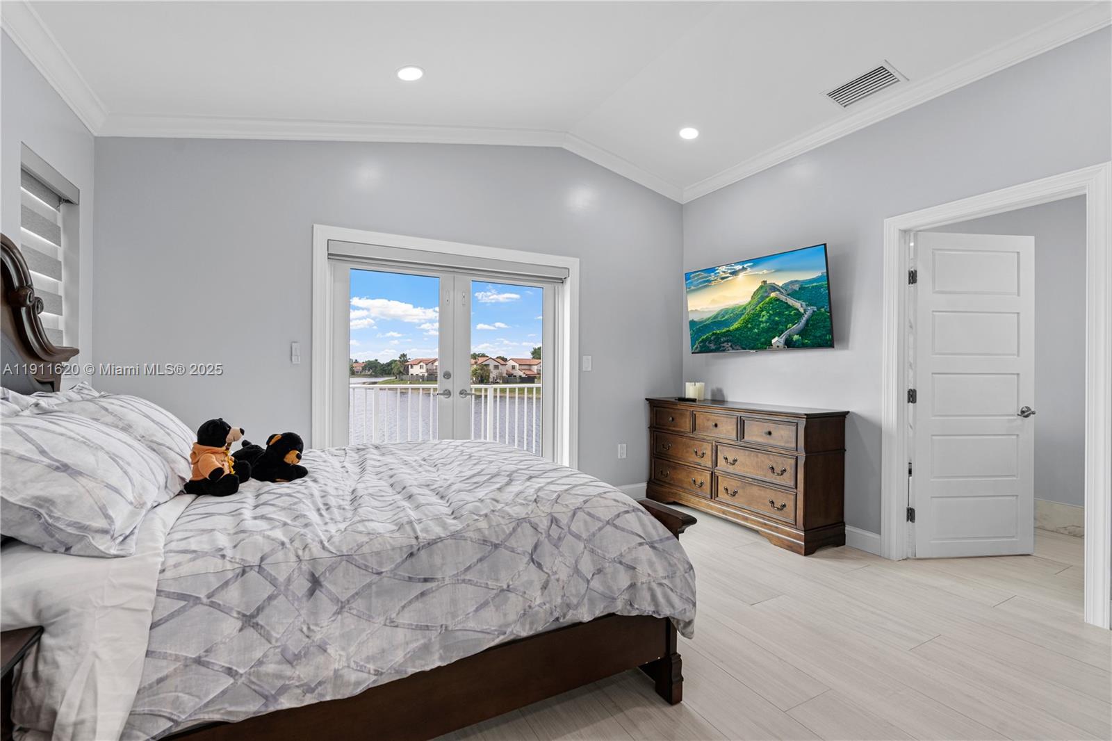 LAKES OF THE MEADOW-MEADO - Residential Lease