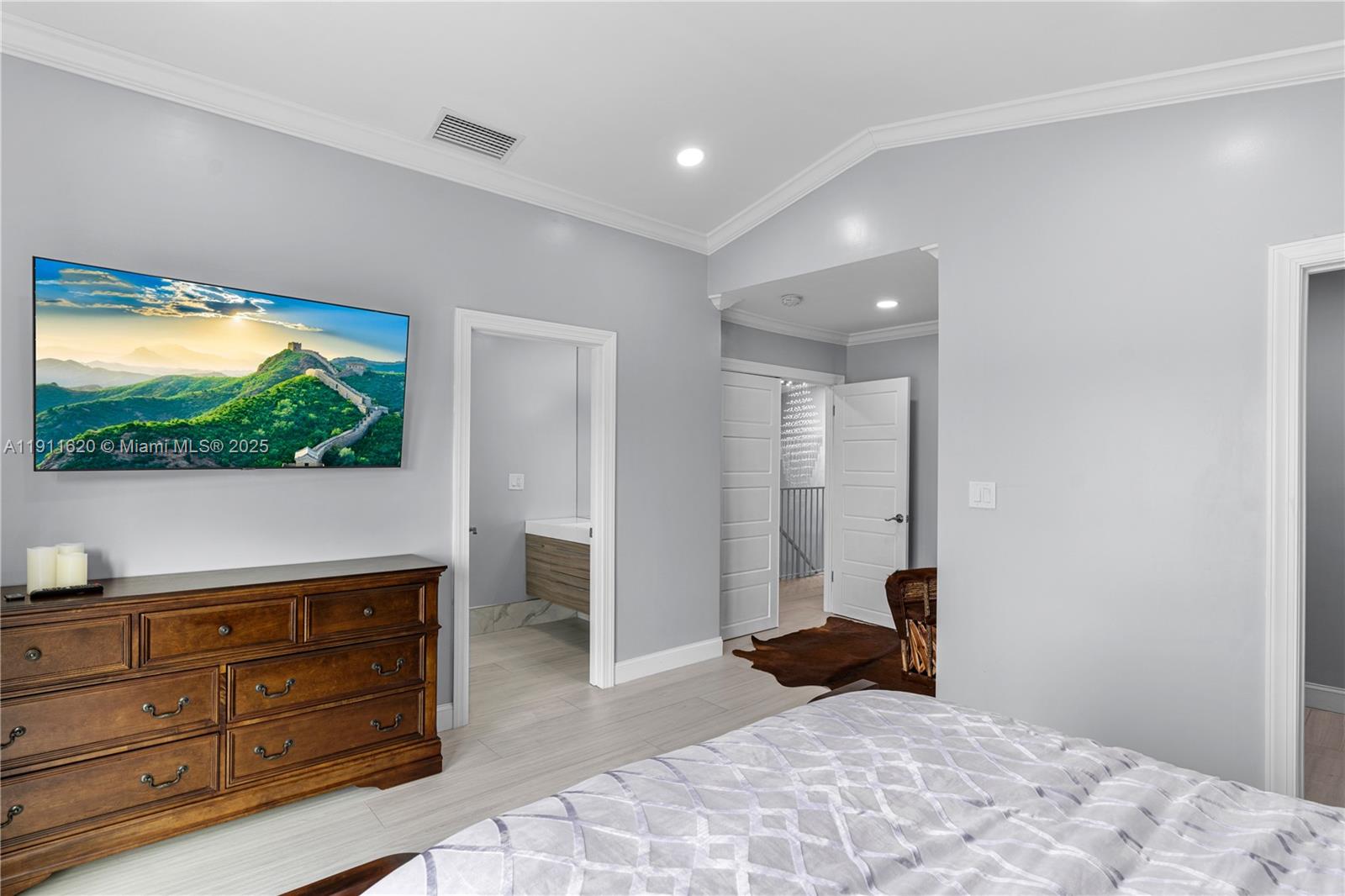 LAKES OF THE MEADOW-MEADO - Residential Lease