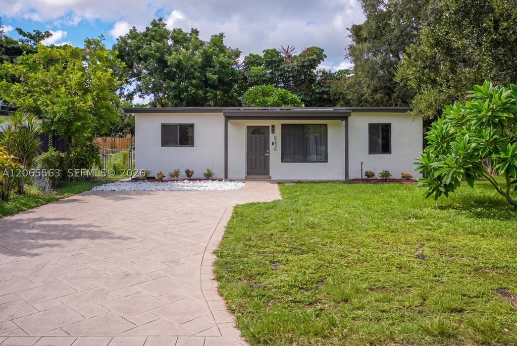 Photo of 6336 Garfield St, Hollywood, FL 33024 (MLS # A12065563)