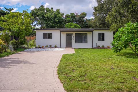 Photo of 6336 Garfield St, Hollywood, FL 33024 (MLS # A12065563)