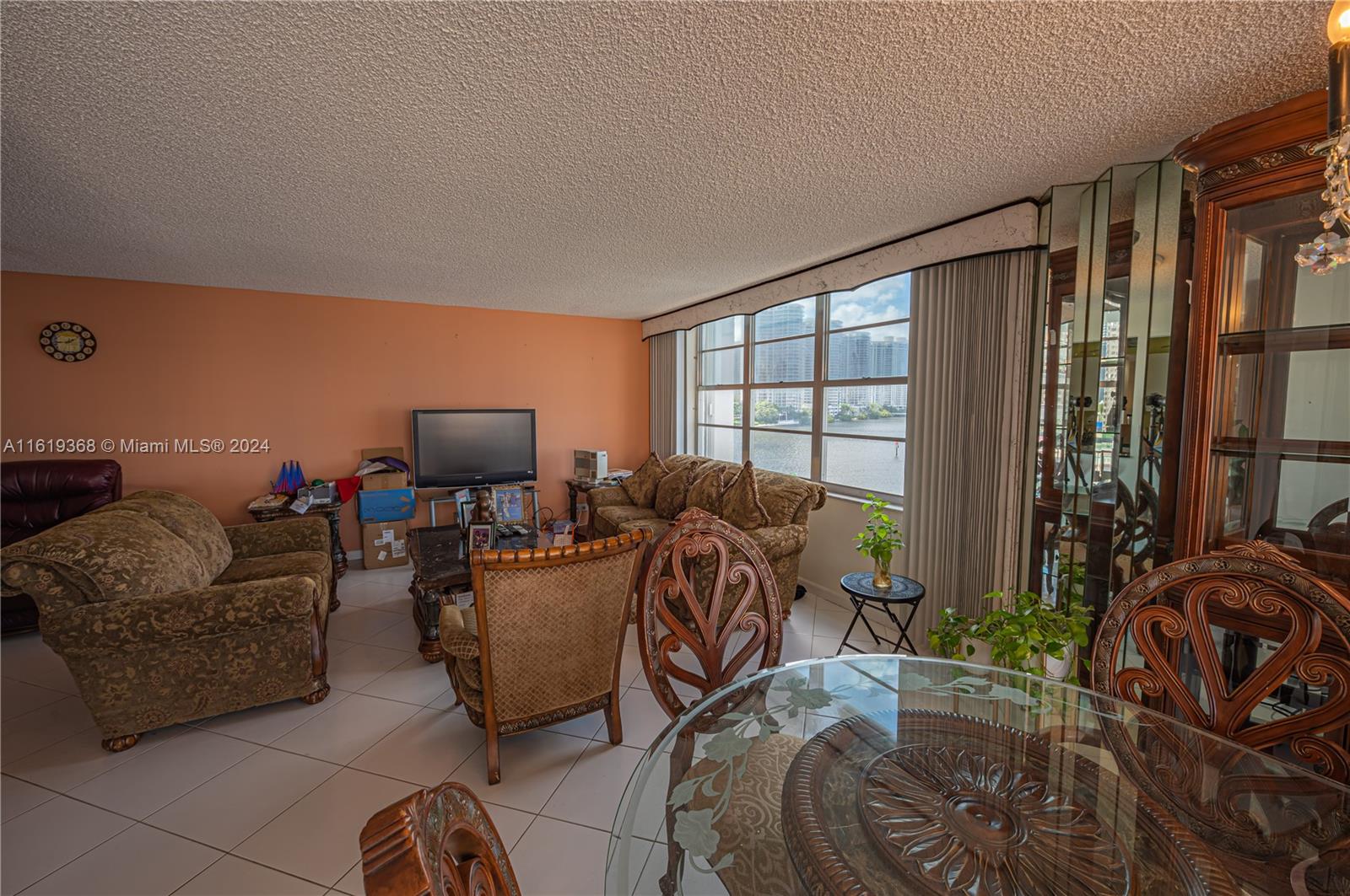WINSTON TOWERS 500 CONDO - Residential