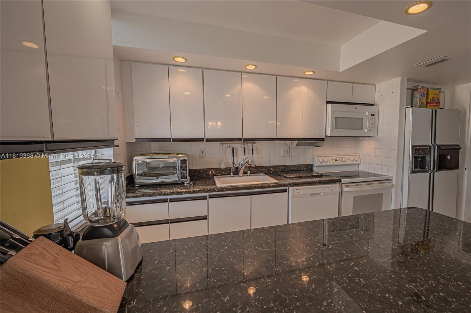 WINSTON TOWERS 500 CONDO - Residential