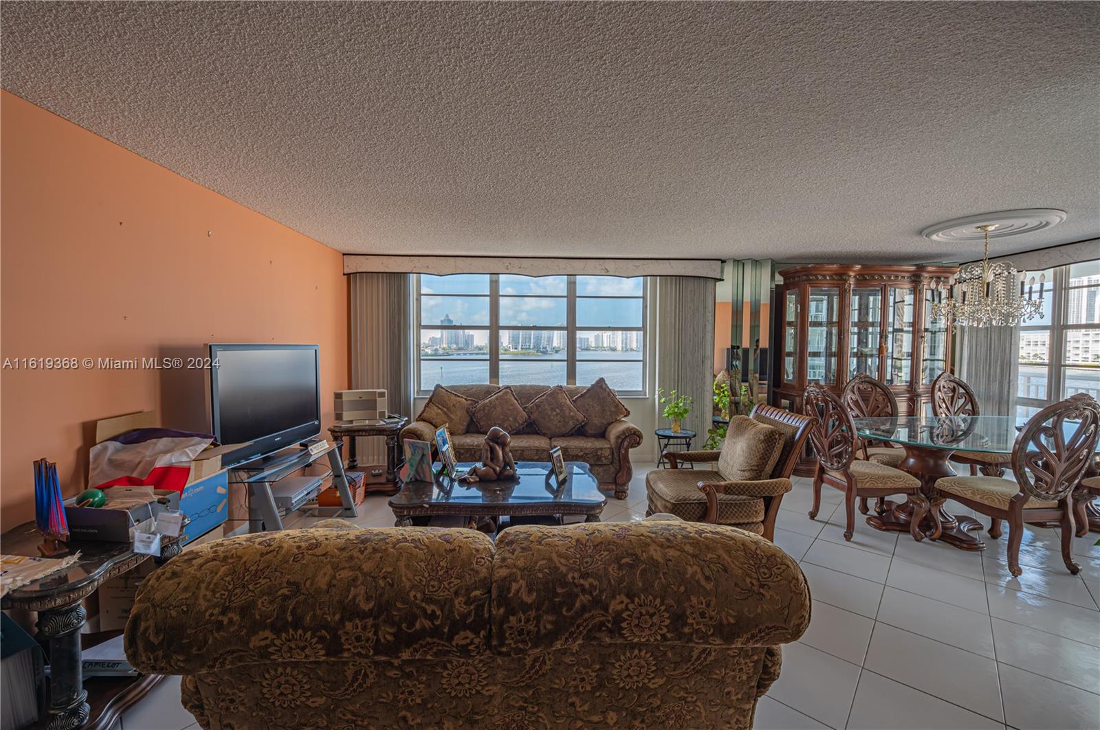WINSTON TOWERS 500 CONDO - Residential