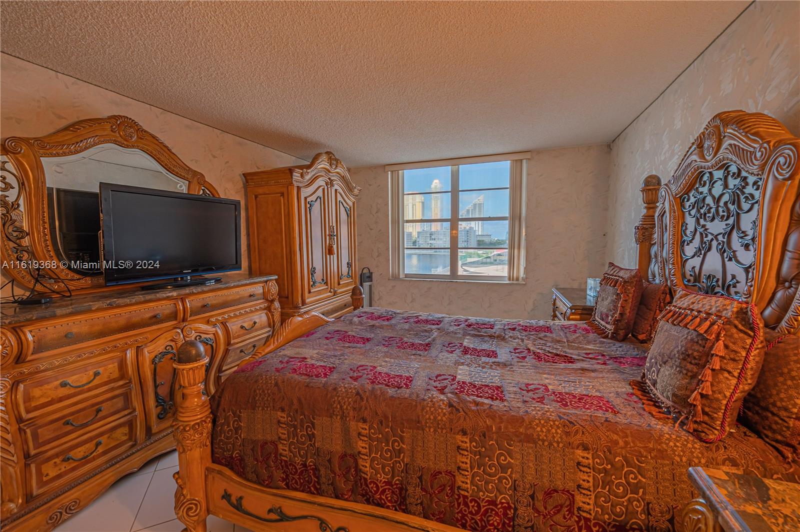 WINSTON TOWERS 500 CONDO - Residential