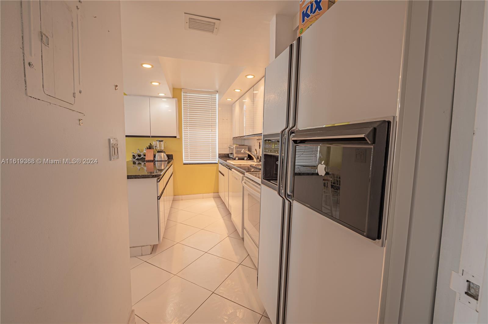 WINSTON TOWERS 500 CONDO - Residential