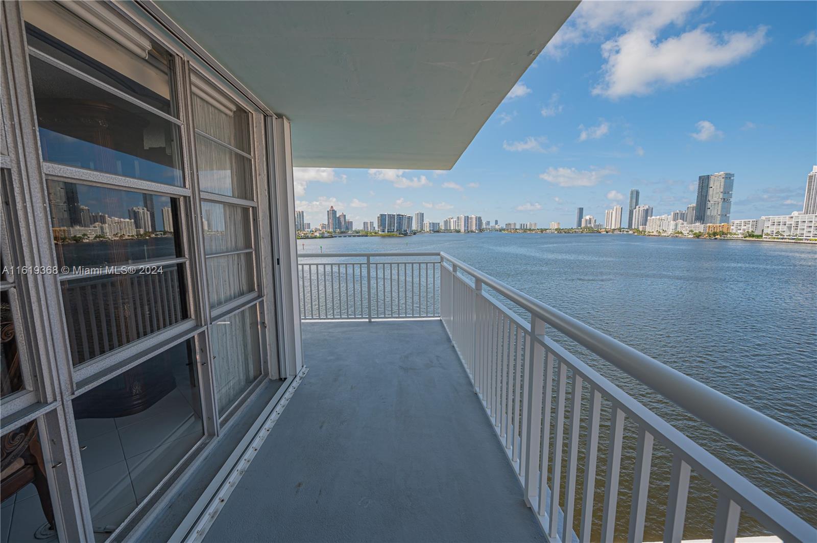 WINSTON TOWERS 500 CONDO - Residential