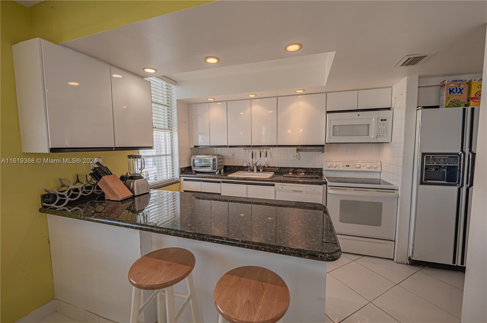 WINSTON TOWERS 500 CONDO - Residential