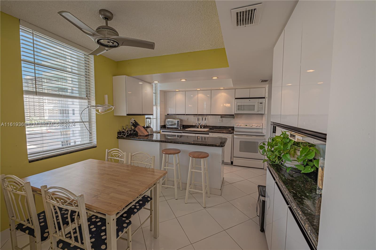 WINSTON TOWERS 500 CONDO - Residential