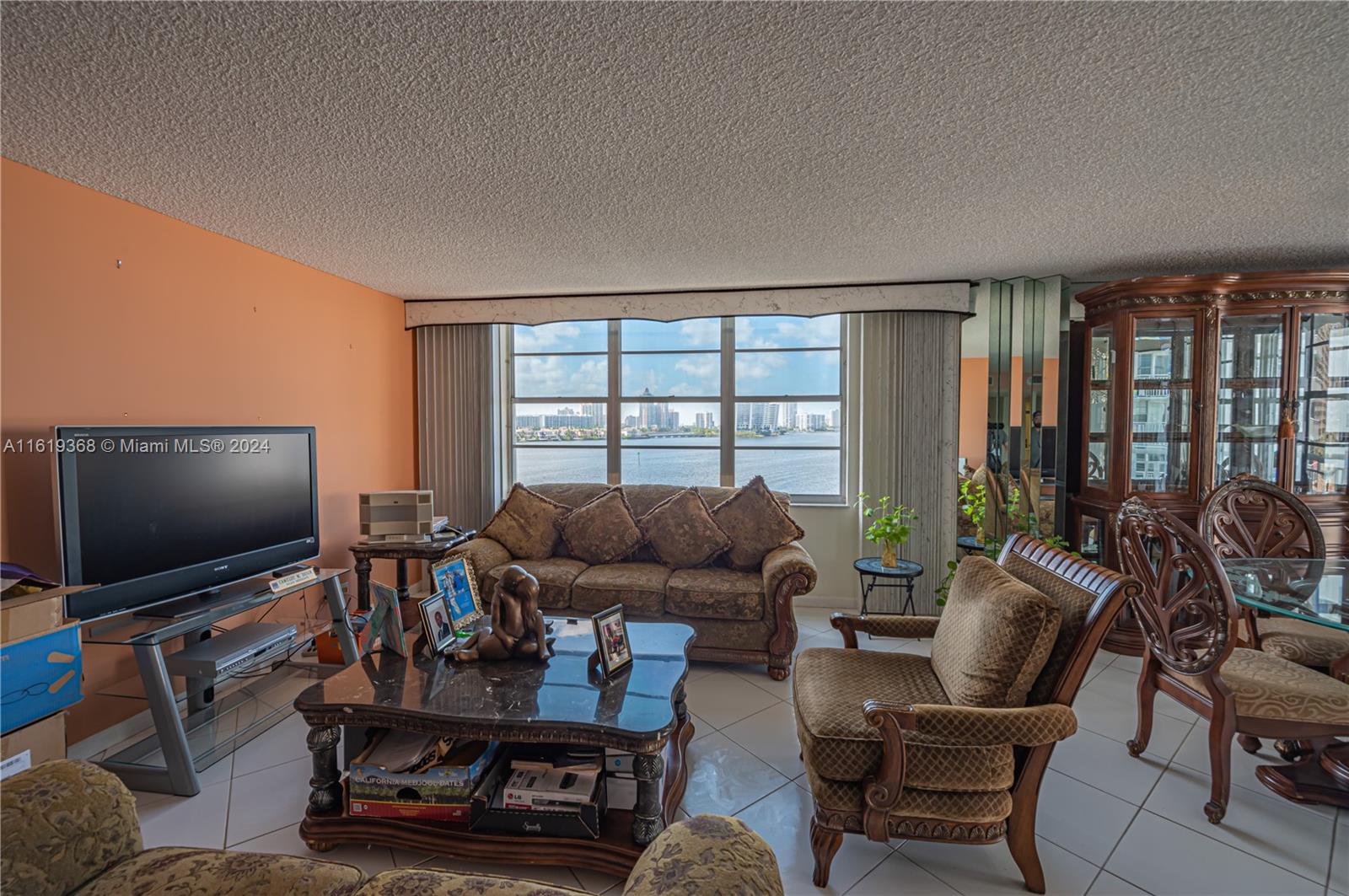 WINSTON TOWERS 500 CONDO - Residential