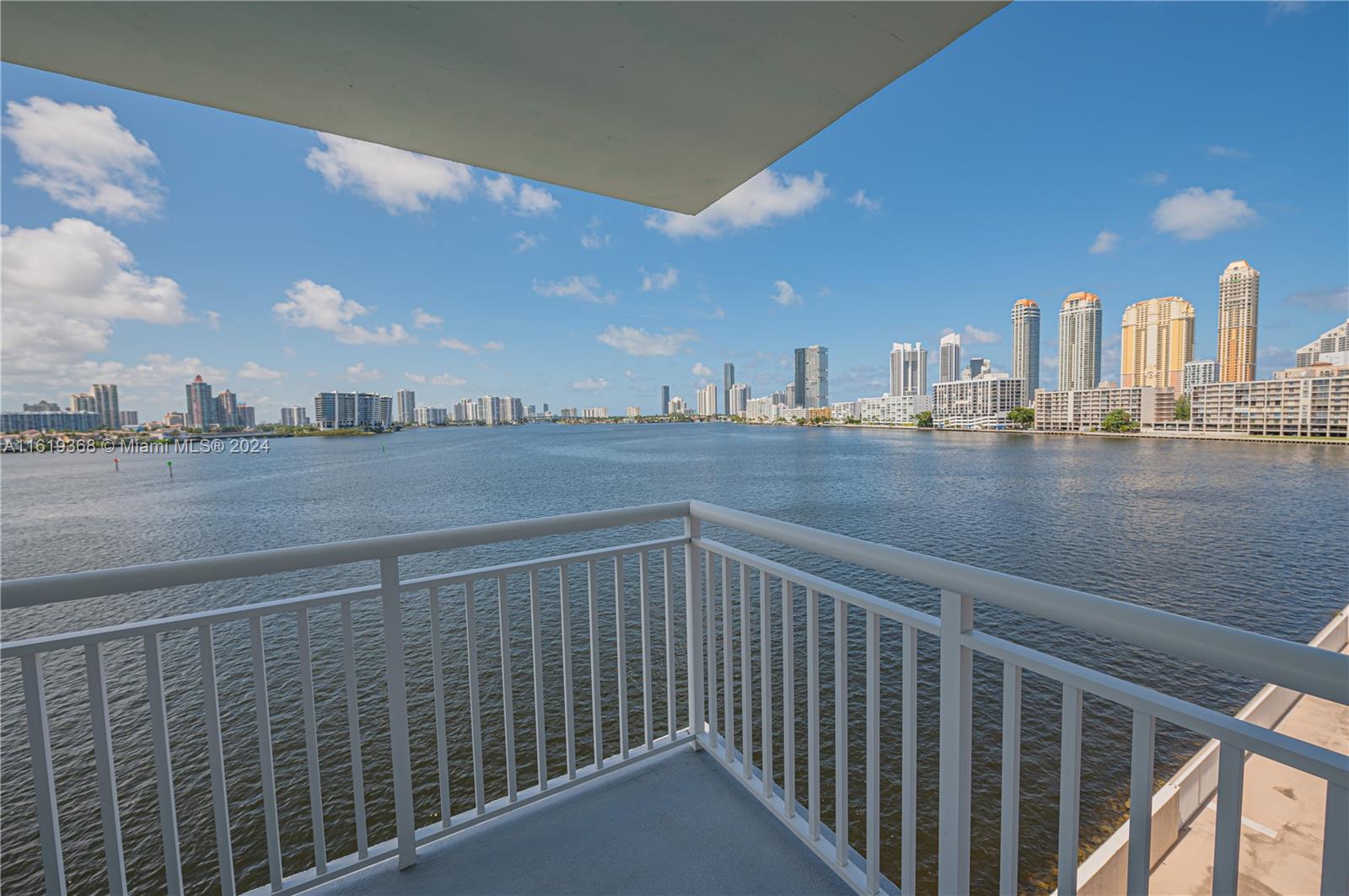 WINSTON TOWERS 500 CONDO - Residential