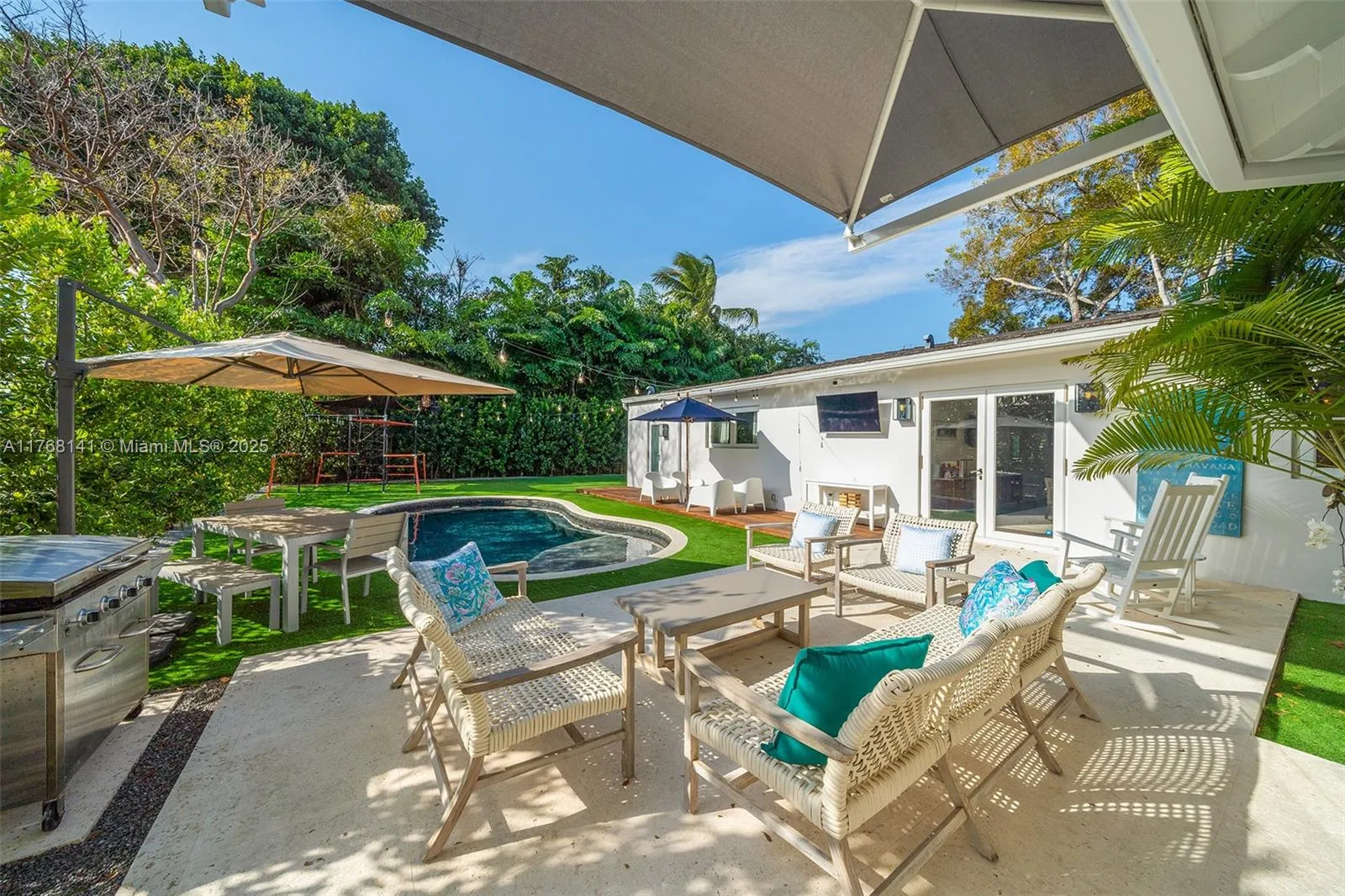 South Miami, Florida 33143, United States, 4 Bedrooms Bedrooms, ,4 BathroomsBathrooms,Residential,Active,92941