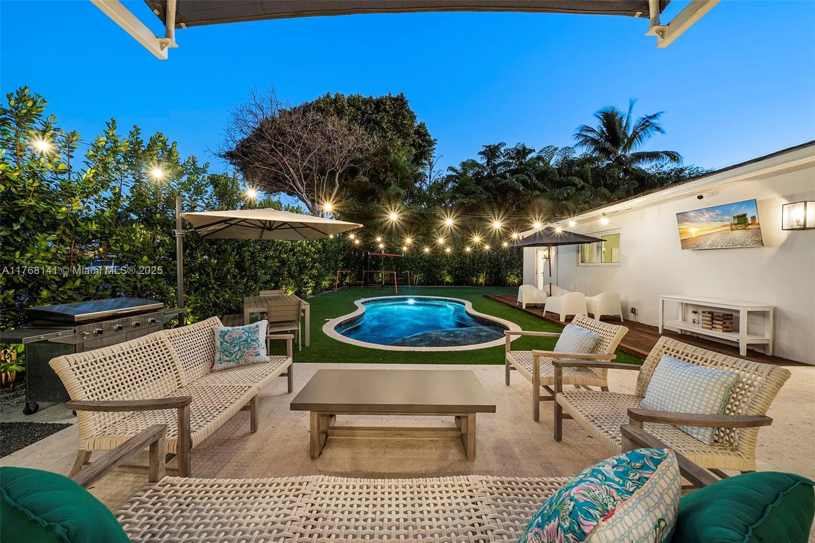 South Miami, Florida 33143, United States, 4 Bedrooms Bedrooms, ,4 BathroomsBathrooms,Residential,Active,92941