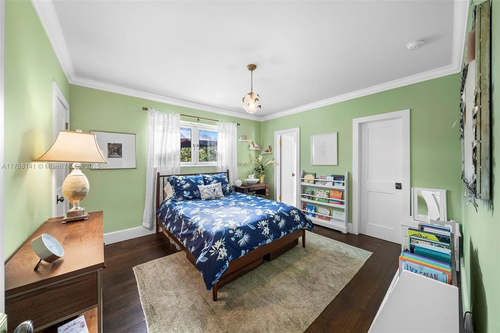 South Miami, Florida 33143, United States, 4 Bedrooms Bedrooms, ,4 BathroomsBathrooms,Residential,Active,92941