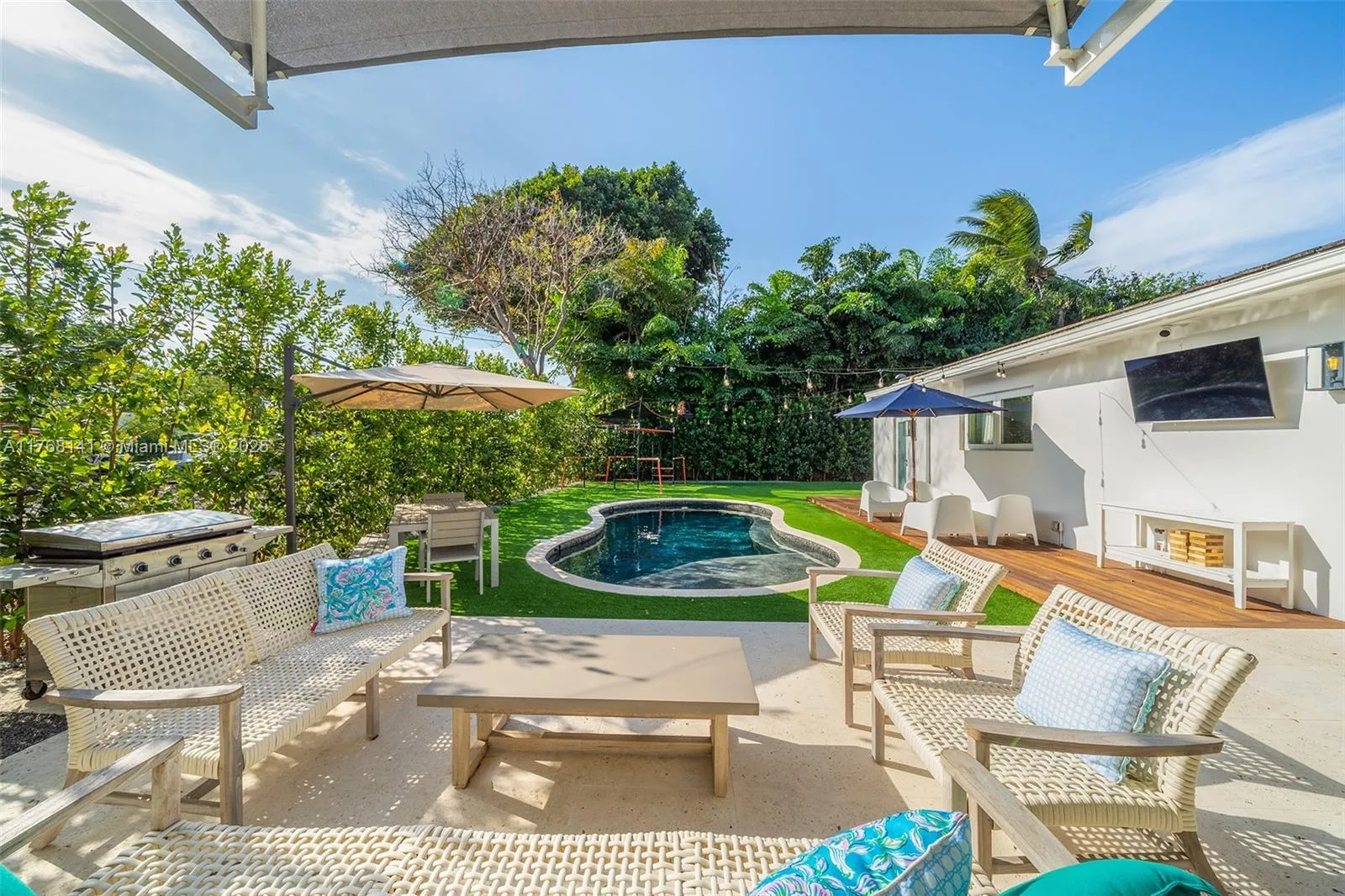 South Miami, Florida 33143, United States, 4 Bedrooms Bedrooms, ,4 BathroomsBathrooms,Residential,Active,92941